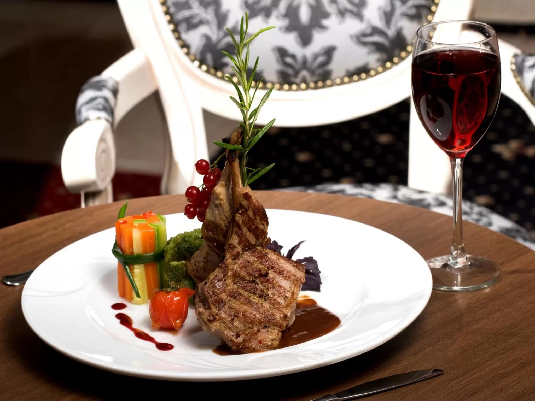 Food and drinks in Manhattan Hotel & Restaurant