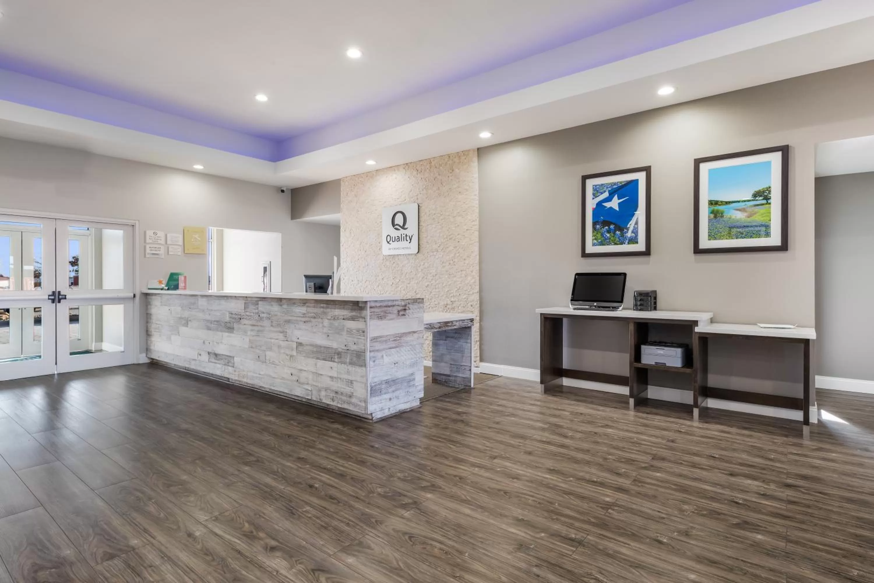 Lobby or reception in Quality Inn