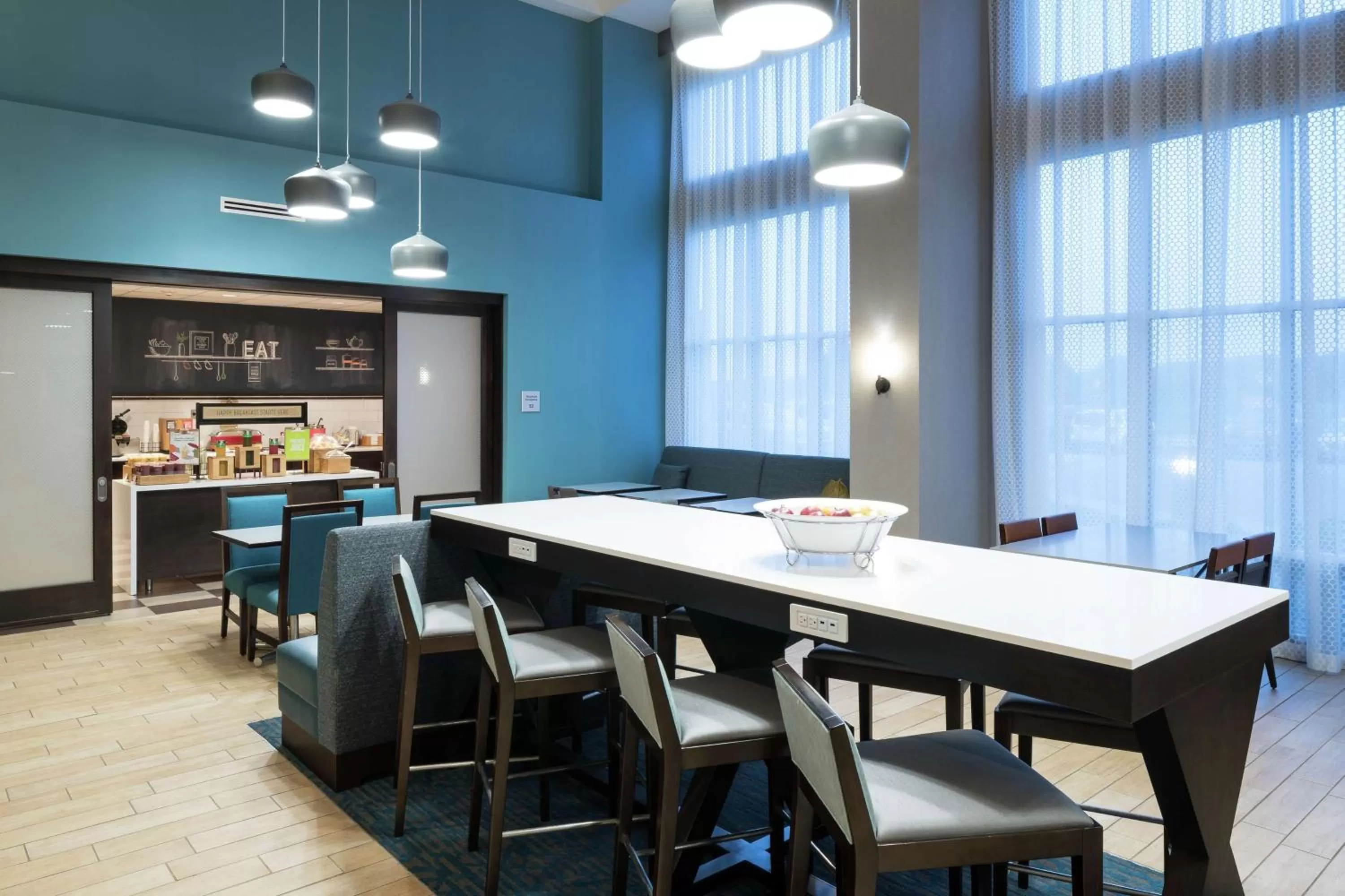 Dining area in Hampton Inn & Suites Rochester-North