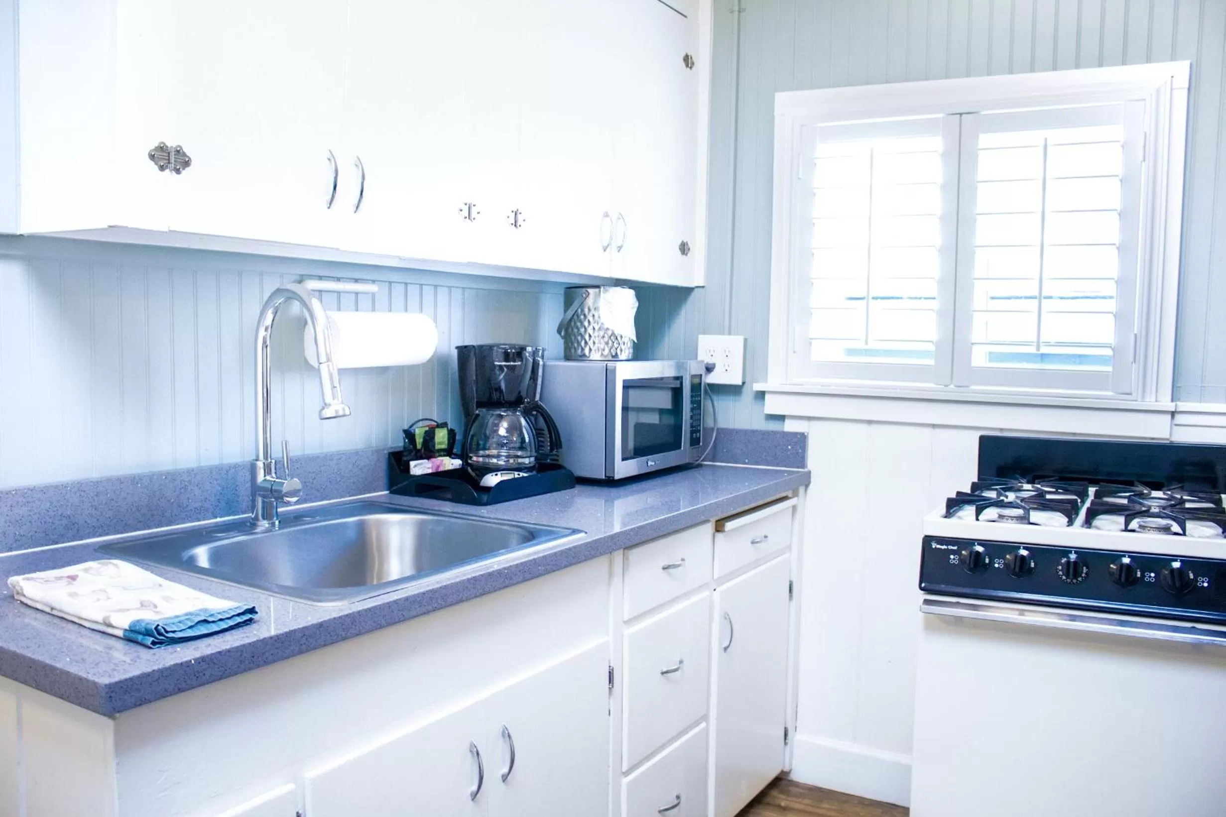Kitchen or kitchenette in Ocean Echo Inn & Beach Cottages