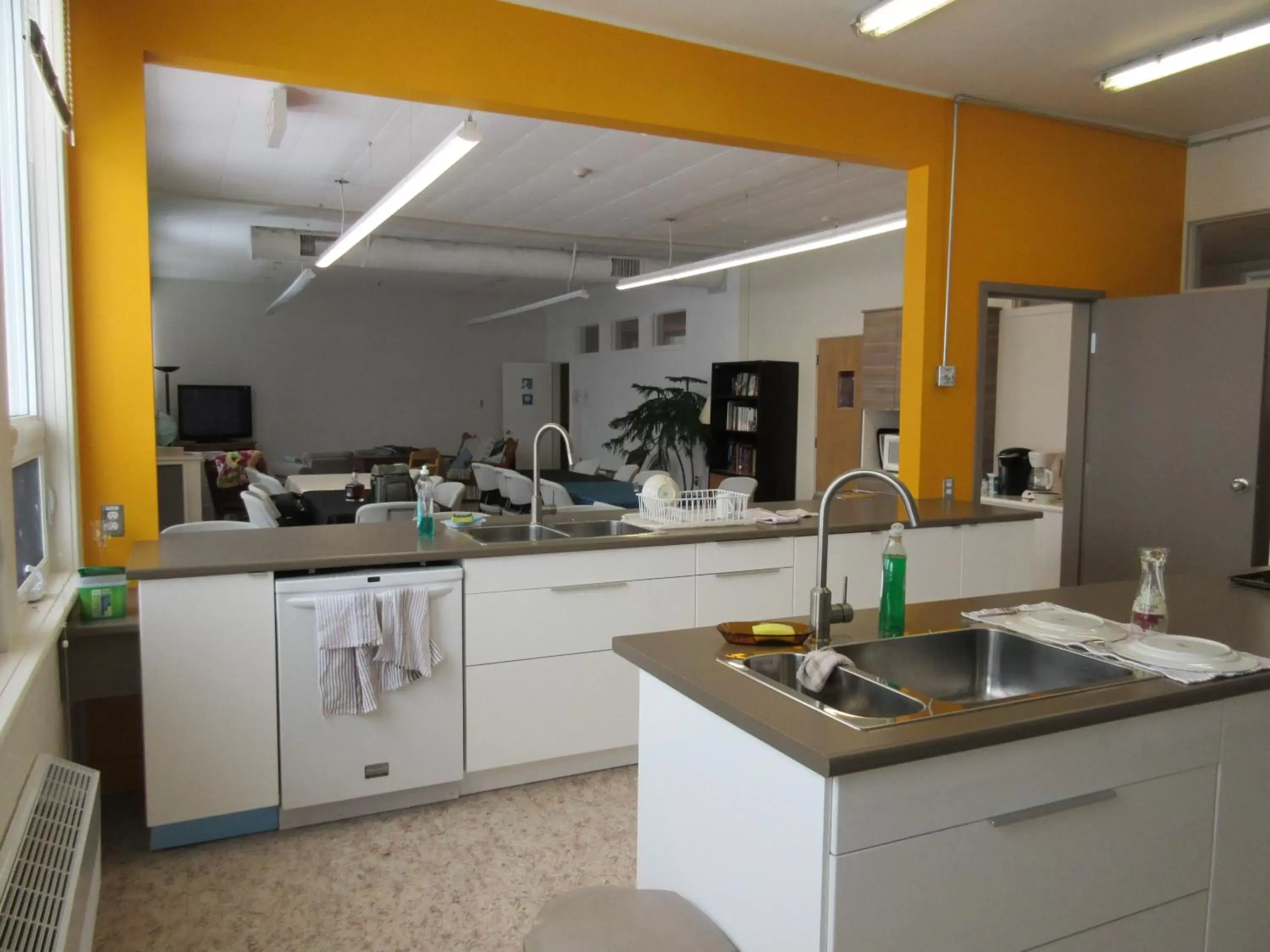 Kitchen or kitchenette, Kitchen/Kitchenette in Auberge La Petite École de Forillon