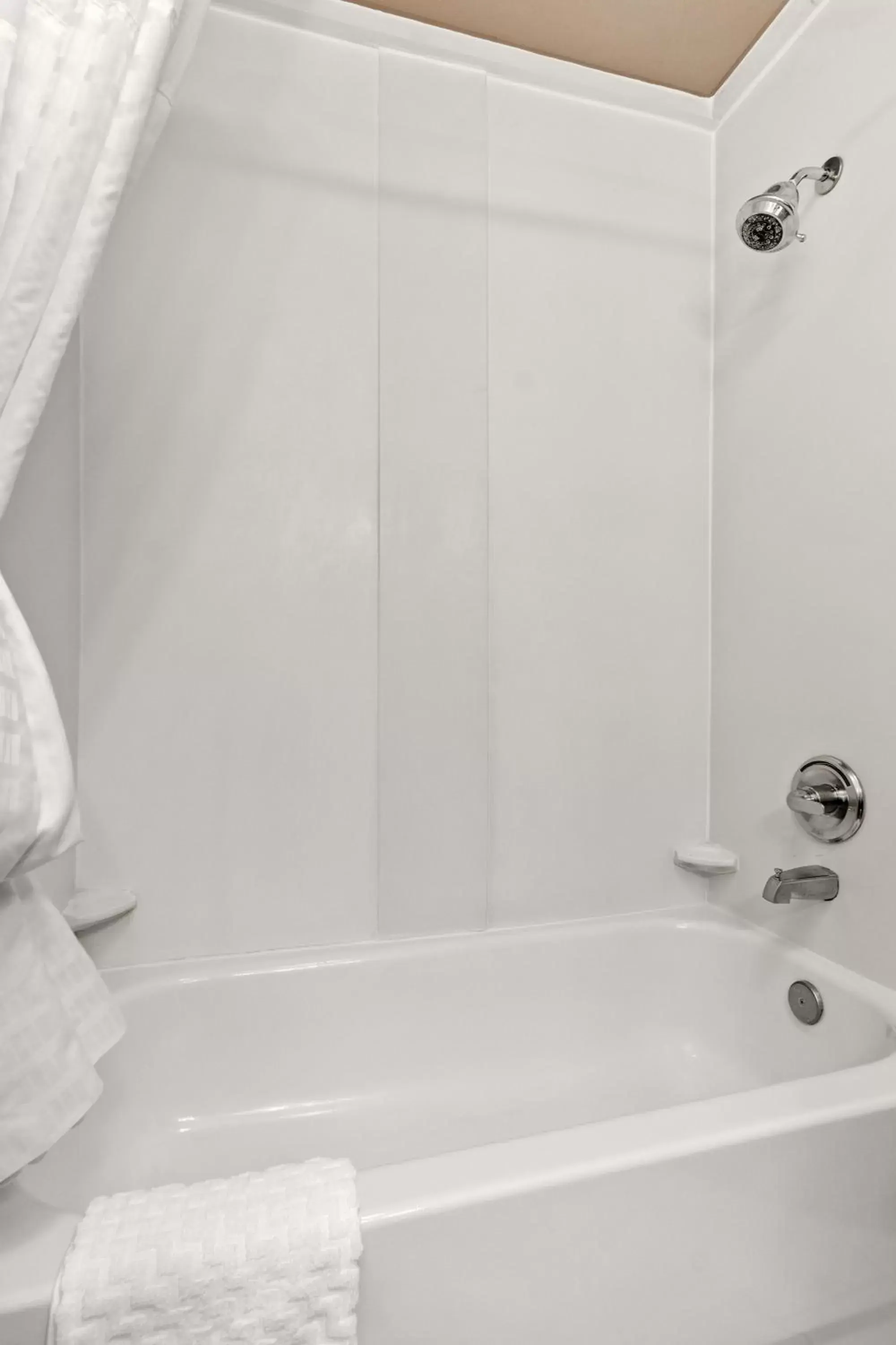 Shower, Bathroom in SureStay Plus Hotel By Best Western Portland Route 52 West