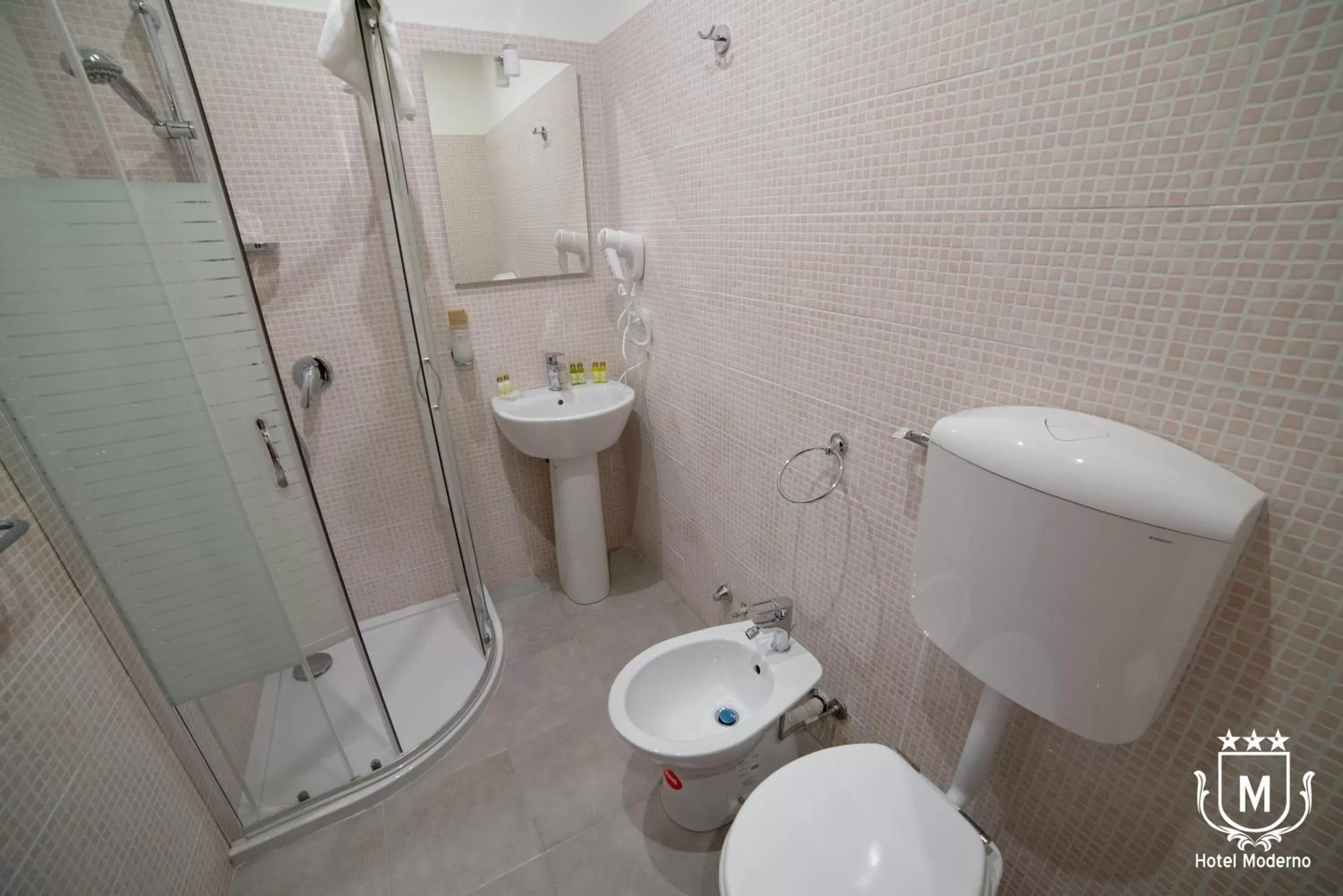 Toilet, Bathroom in Hotel Moderno