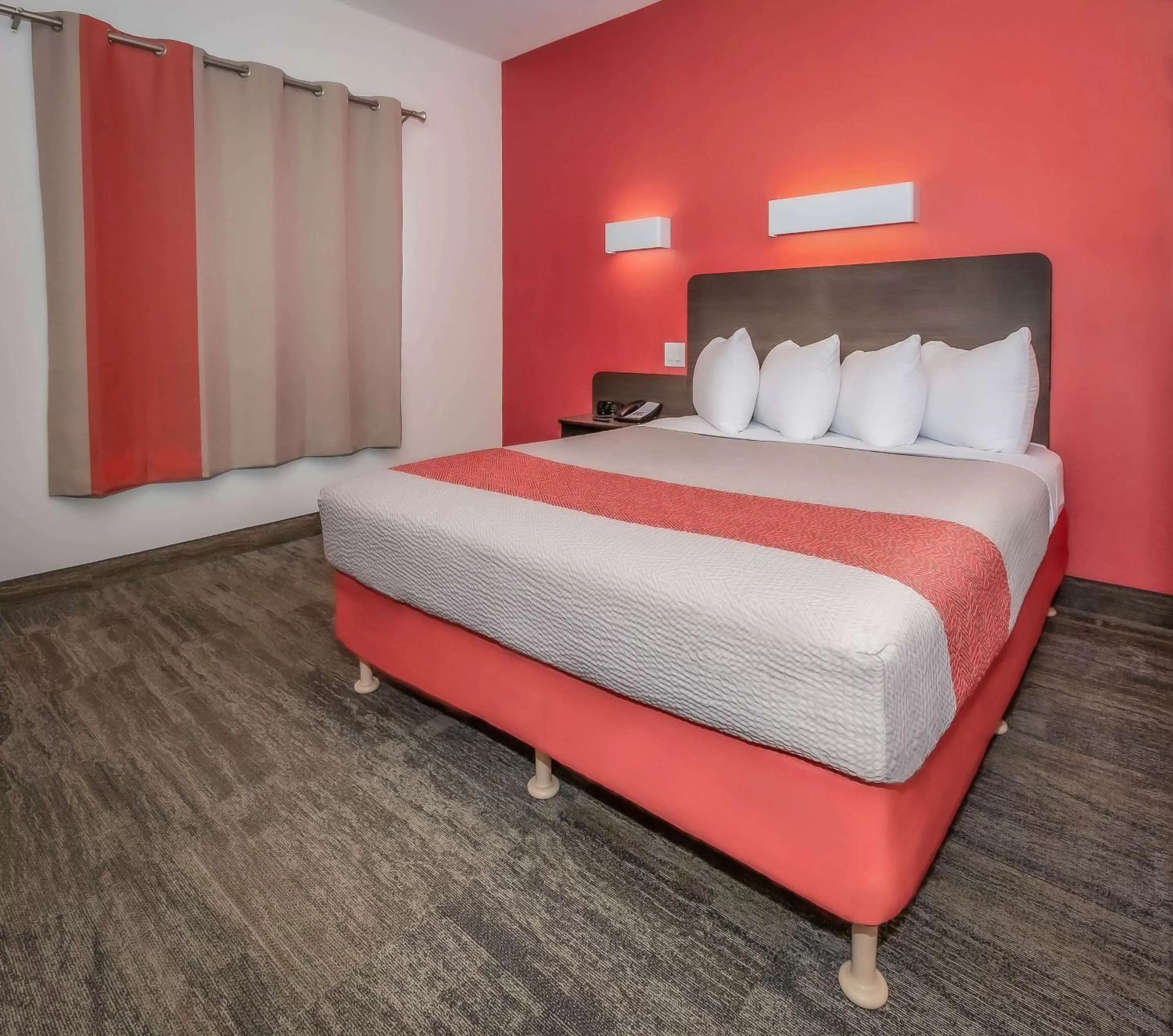 Photo of the whole room in Motel 6-Saskatoon, SK