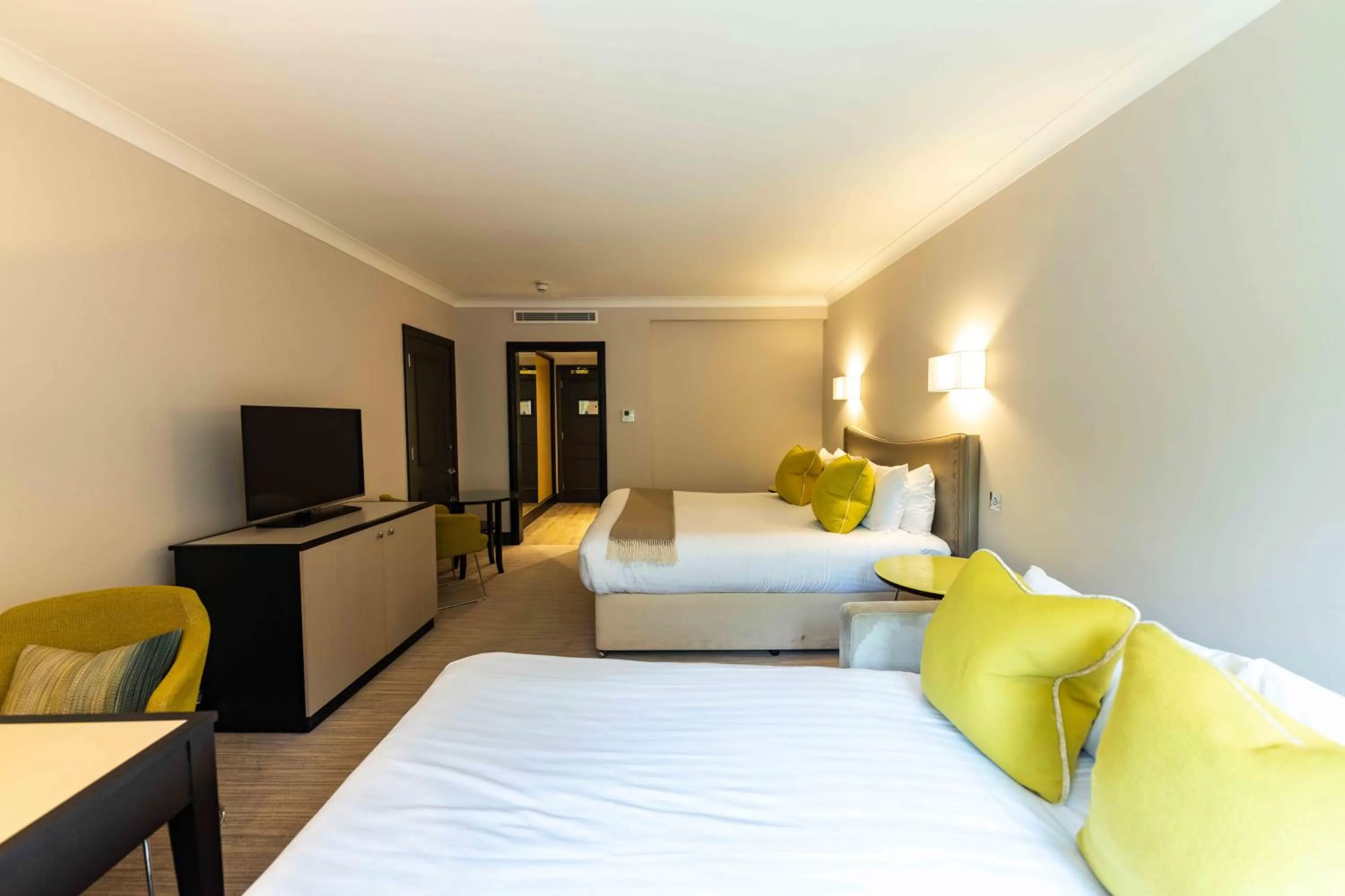 Family, Bed in Royal Berkshire