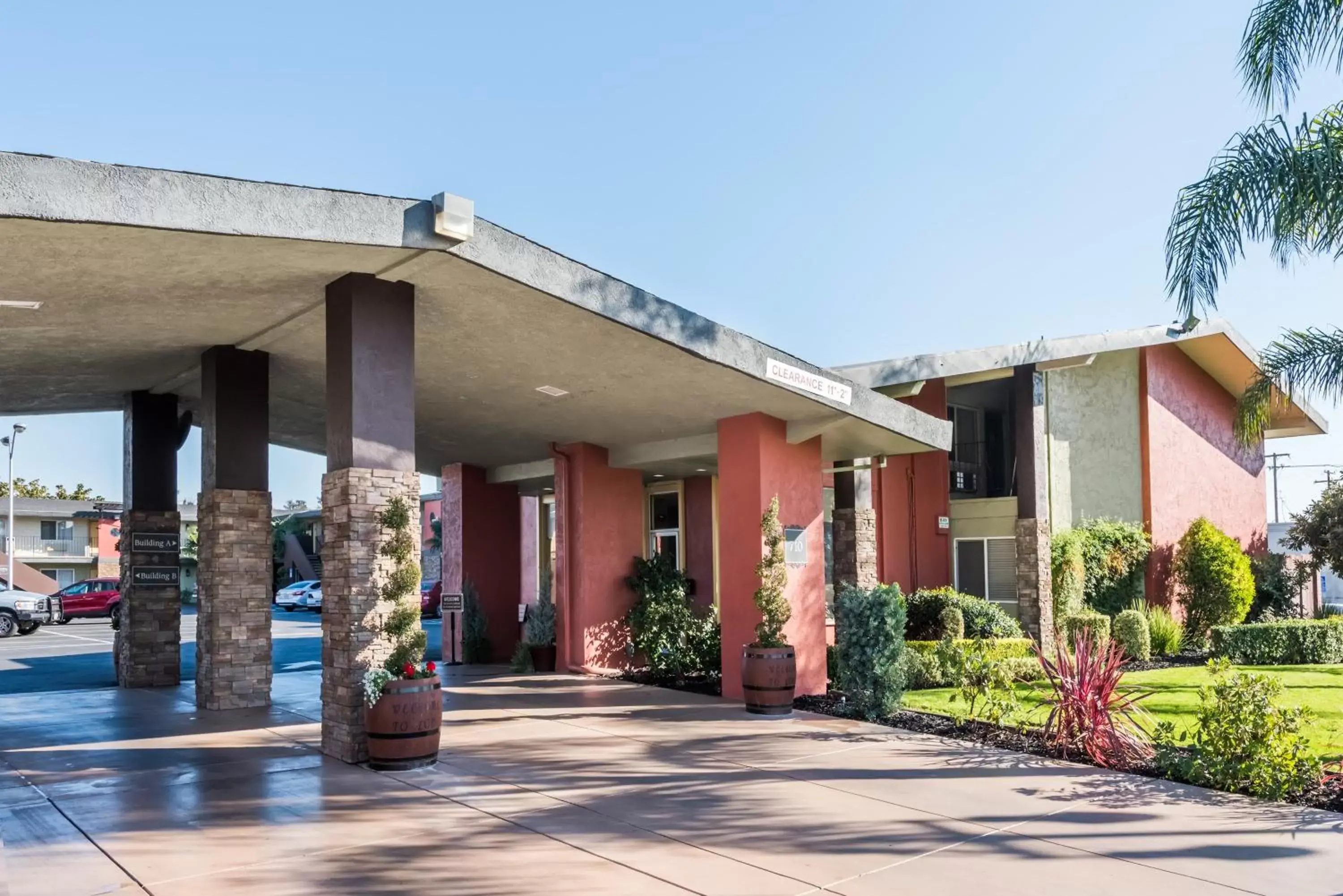 Facade/entrance in Days Inn & Suites by Wyndham Lodi