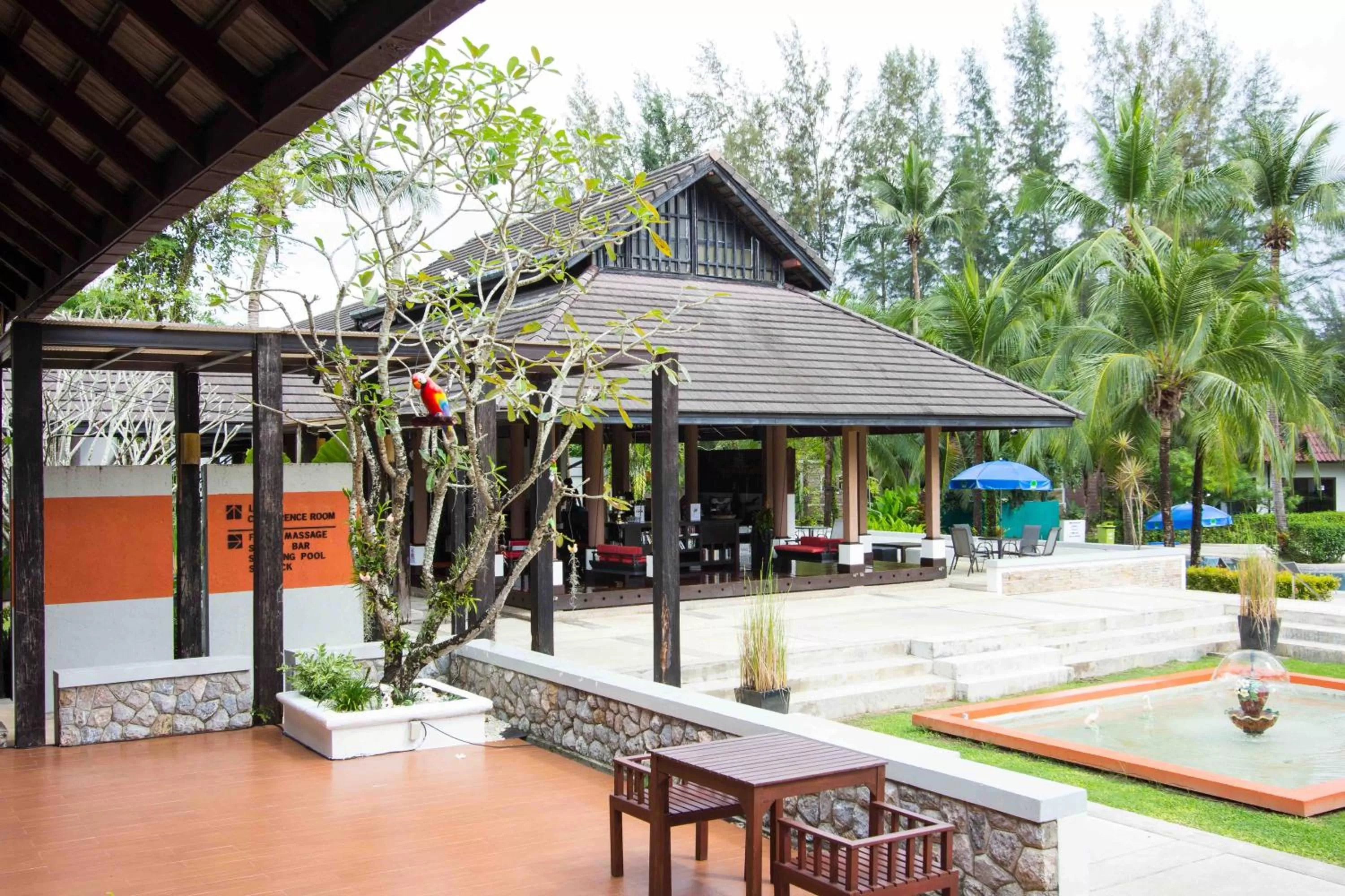 Lounge or bar in Palm Galleria Resort