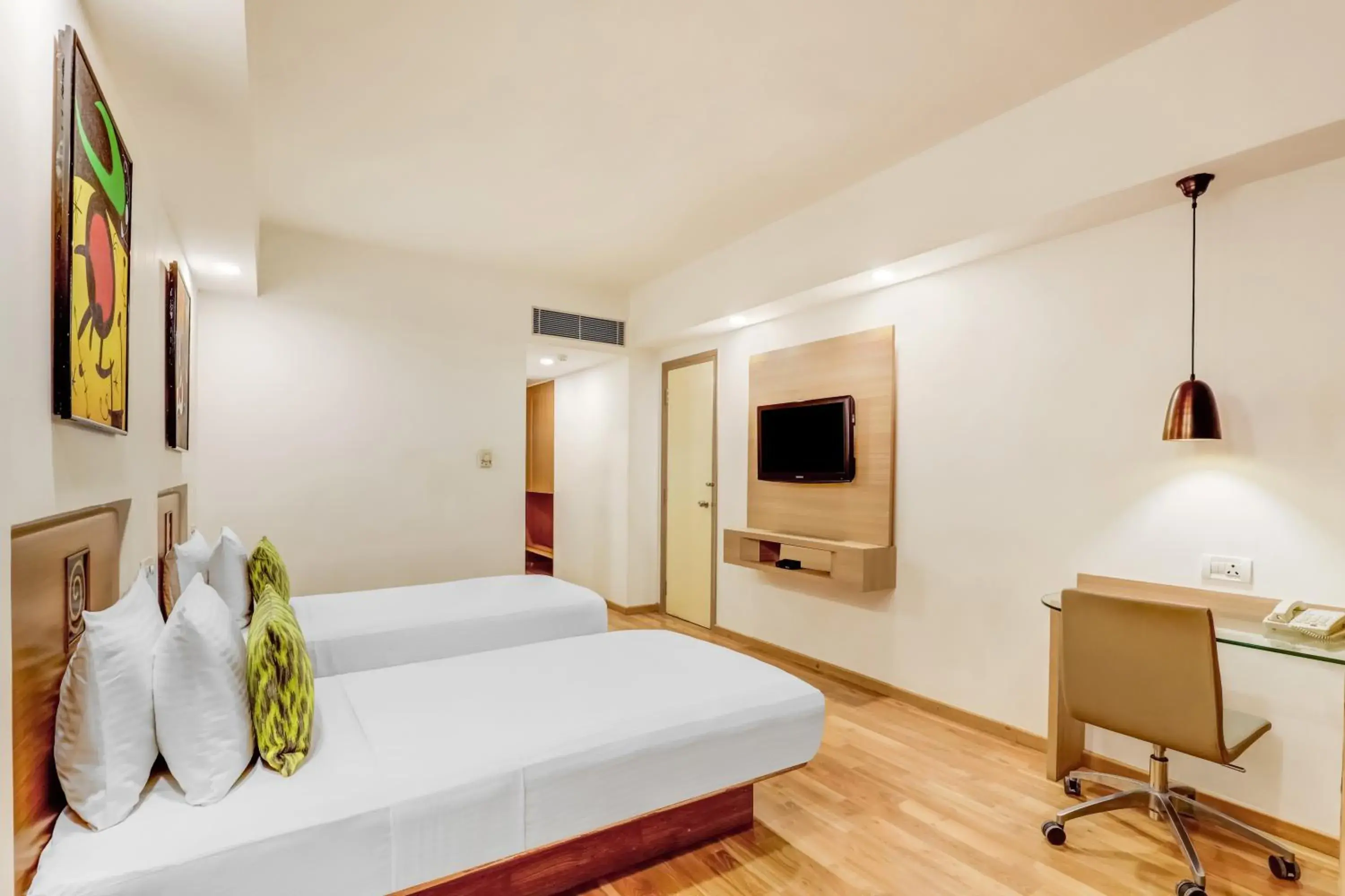Bedroom, TV/Entertainment Center in Lemon Tree Hotel, Ahmedabad