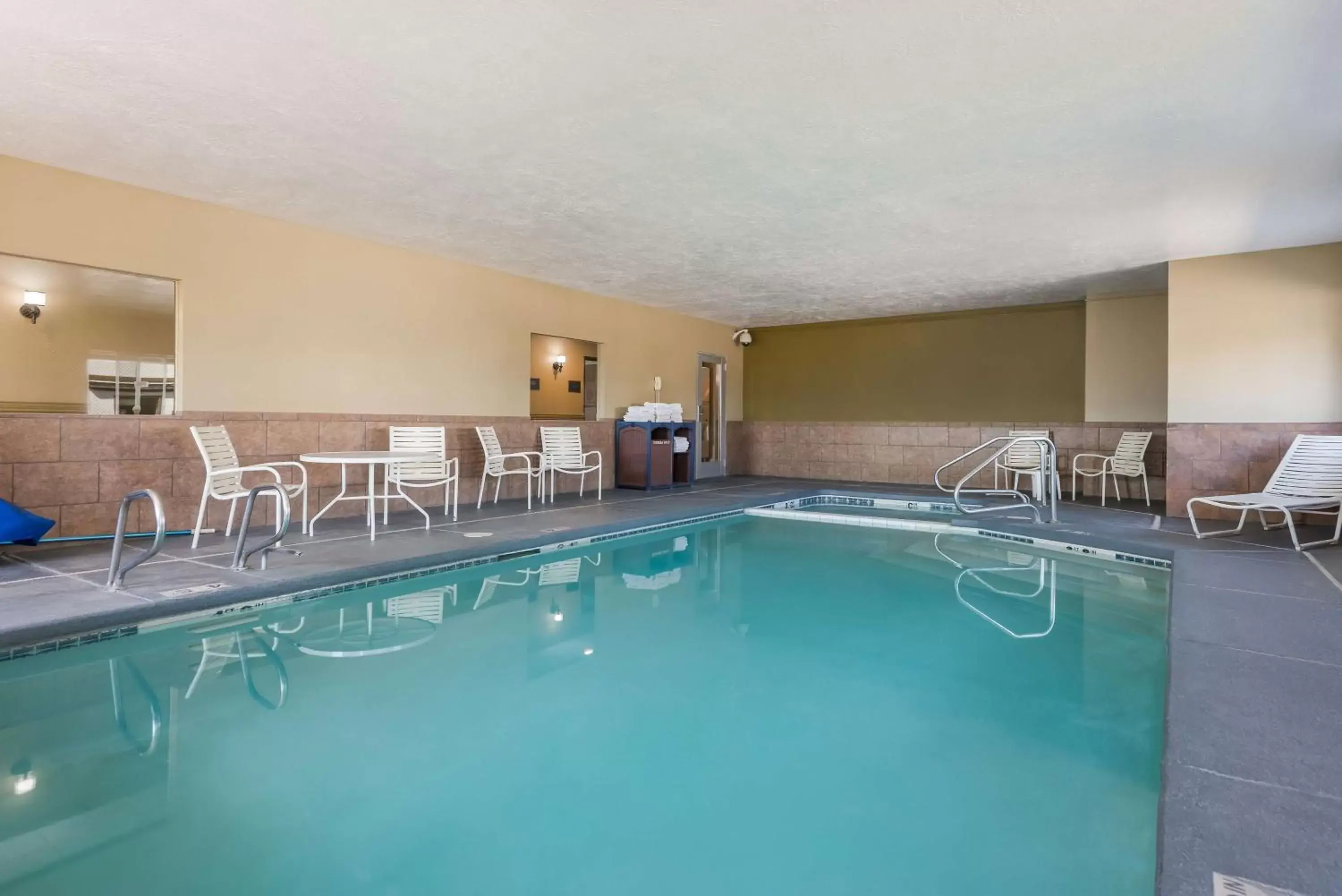 Pool view, Swimming Pool in Best Western Richfield Inn