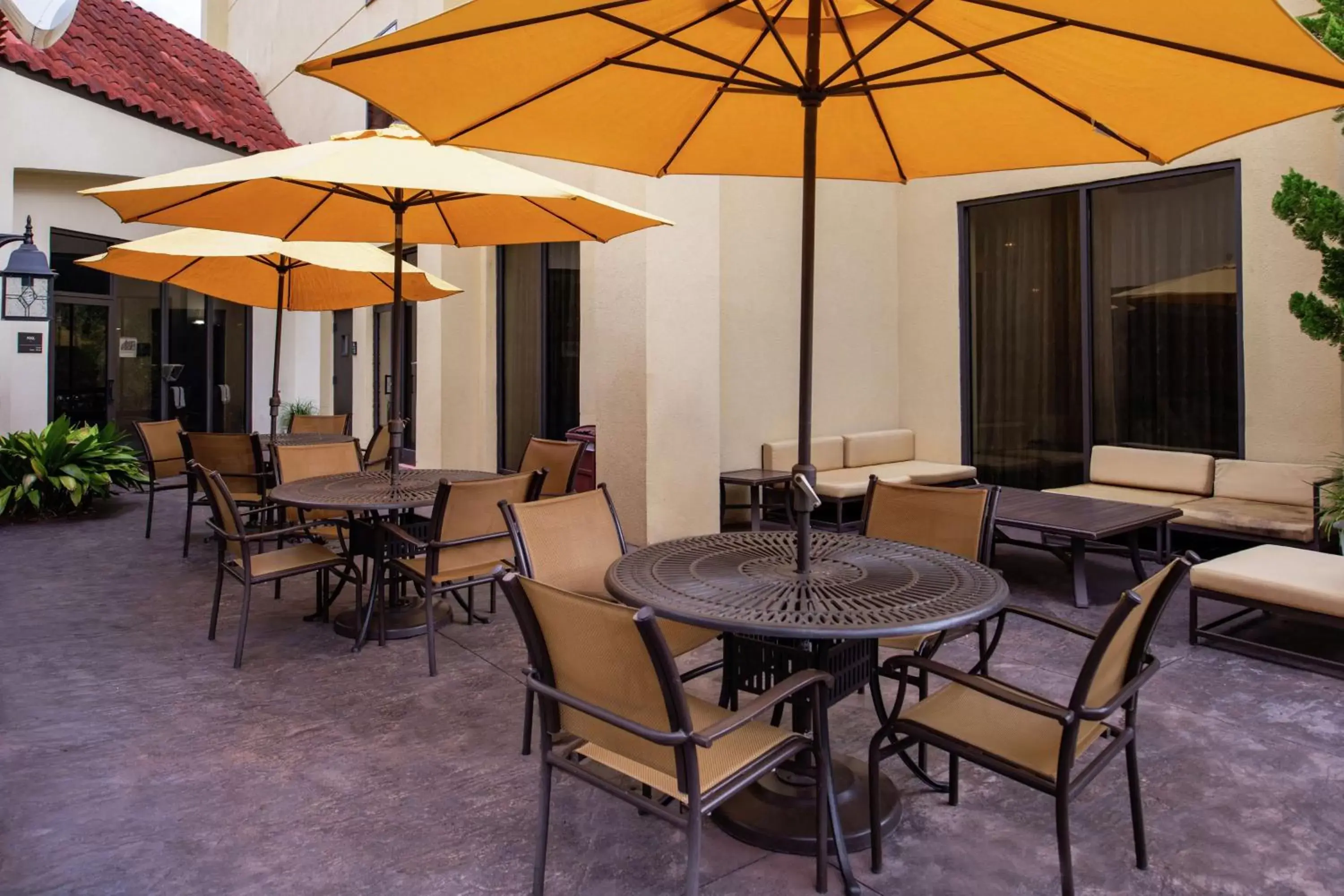 Patio in Hampton Inn Northwood