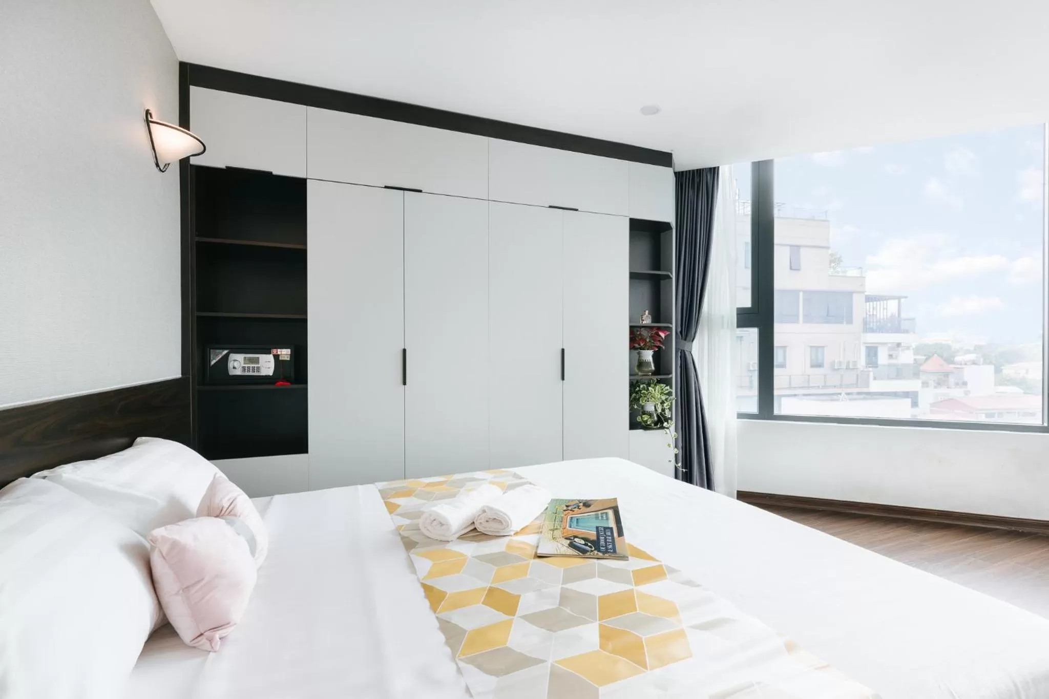 Bed in Ivy Hotel & Apartment