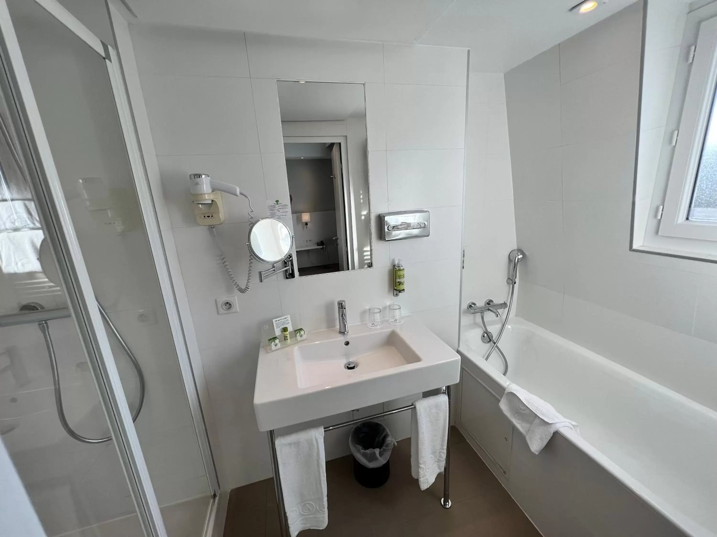 Bathroom in Holiday Inn Paris-Auteuil, an IHG Hotel