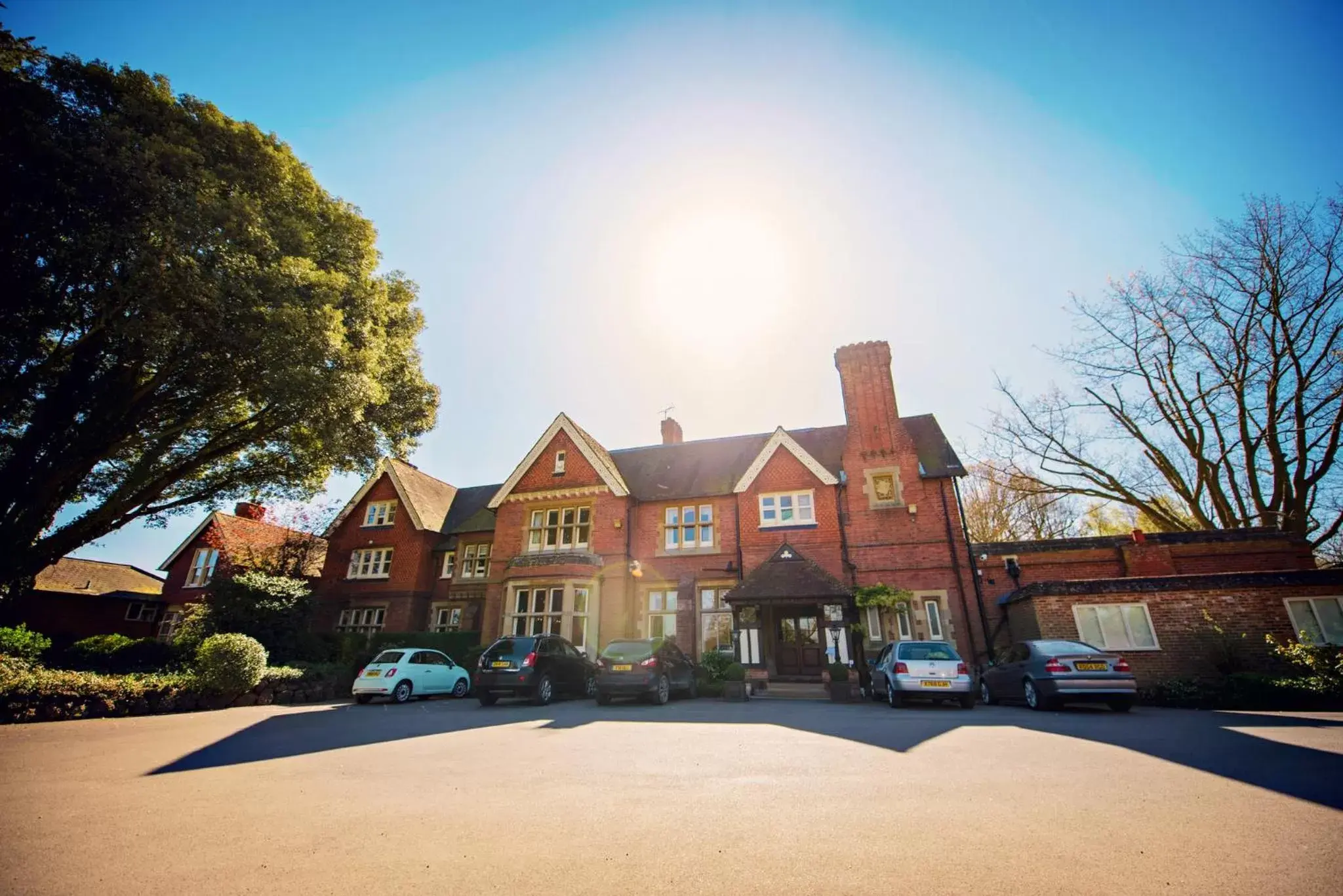 Facade/entrance, Property Building in Cantley House Hotel - Wokingham