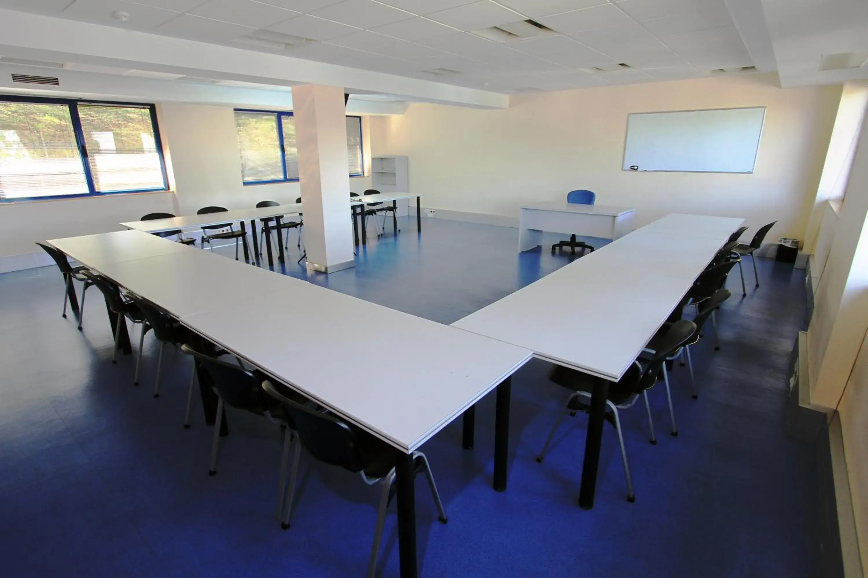 Meeting/conference room in Bilbao Hostel