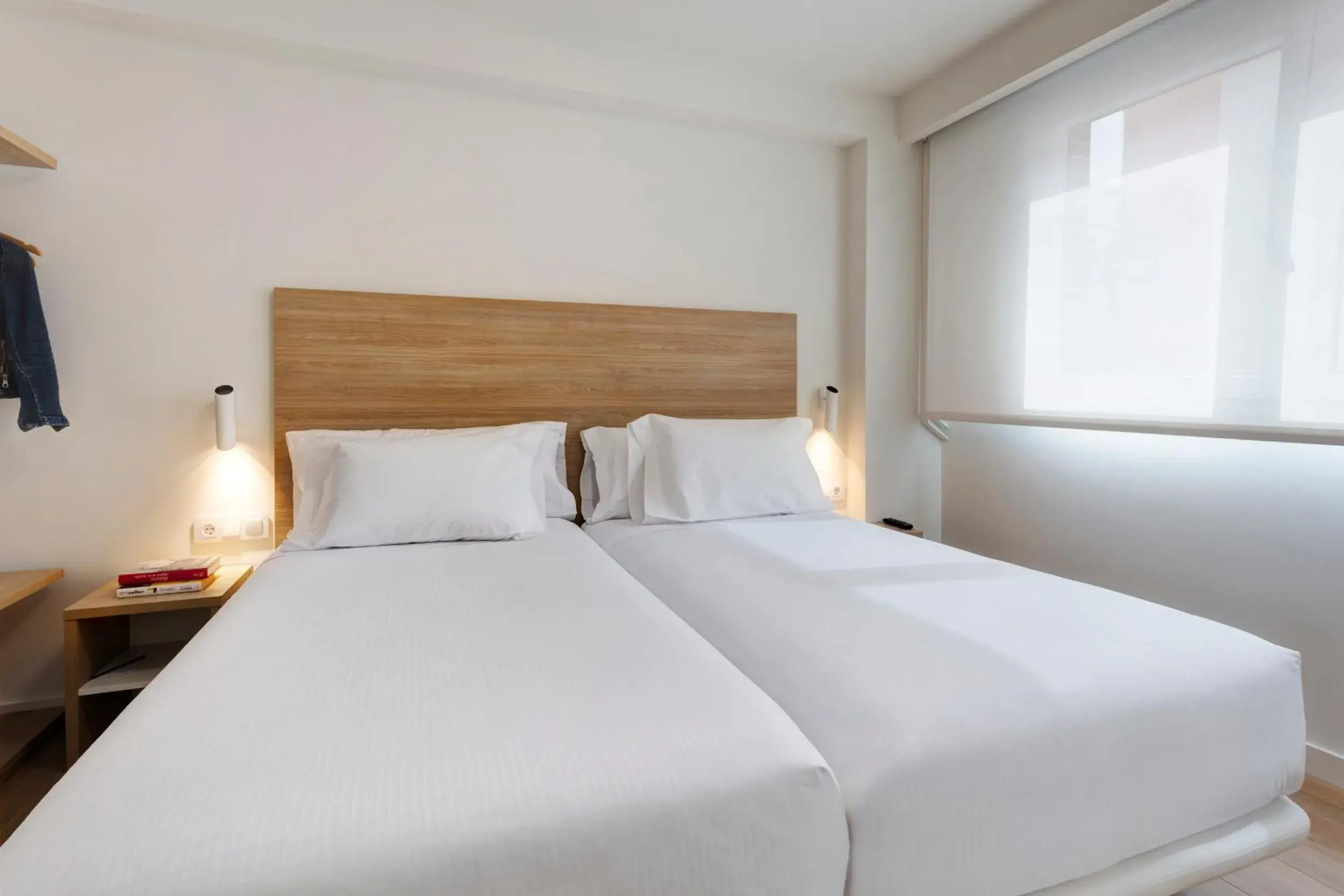 Bed in Sercotel Logrono Suites