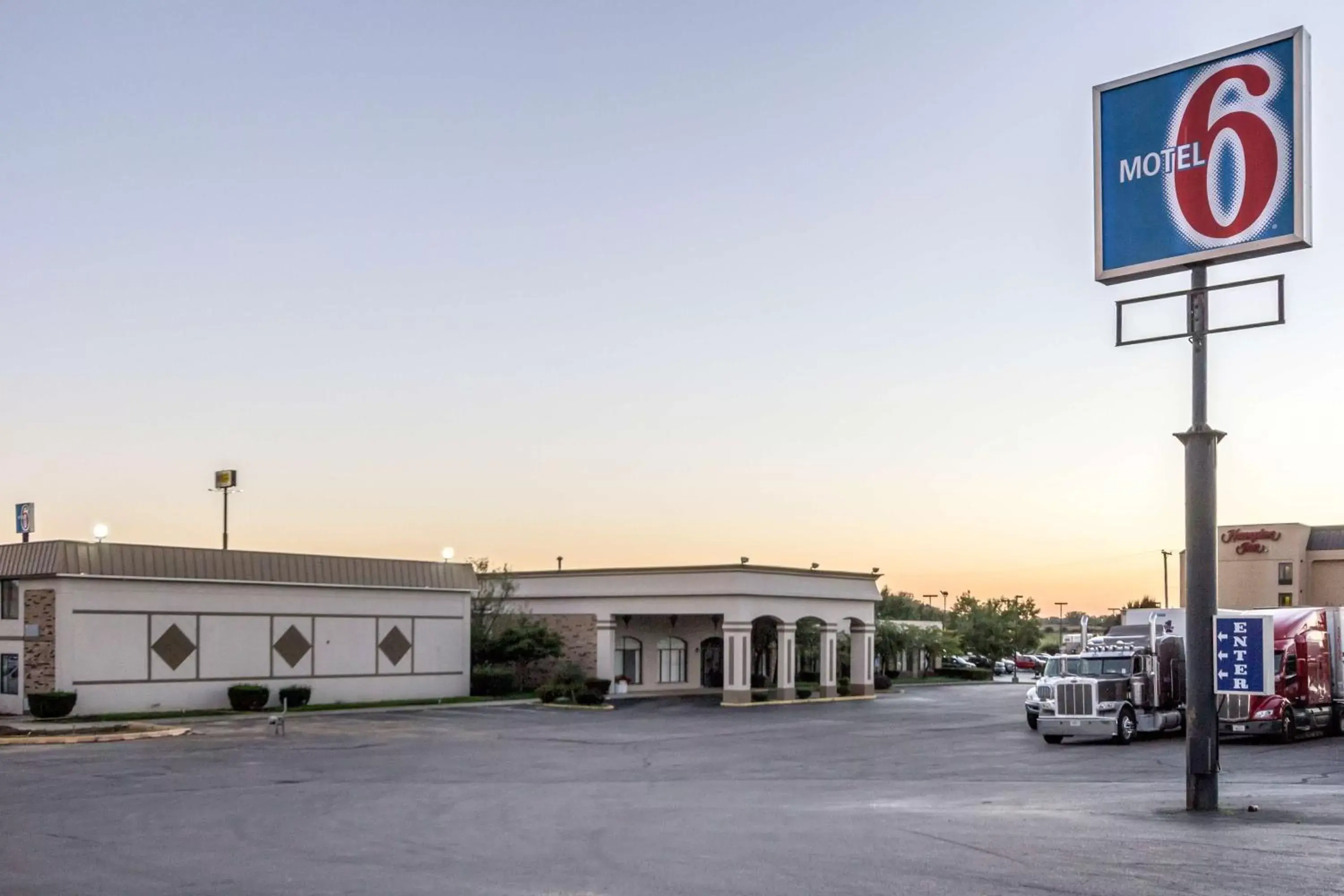 Property Building in Motel 6-Springfield, OH