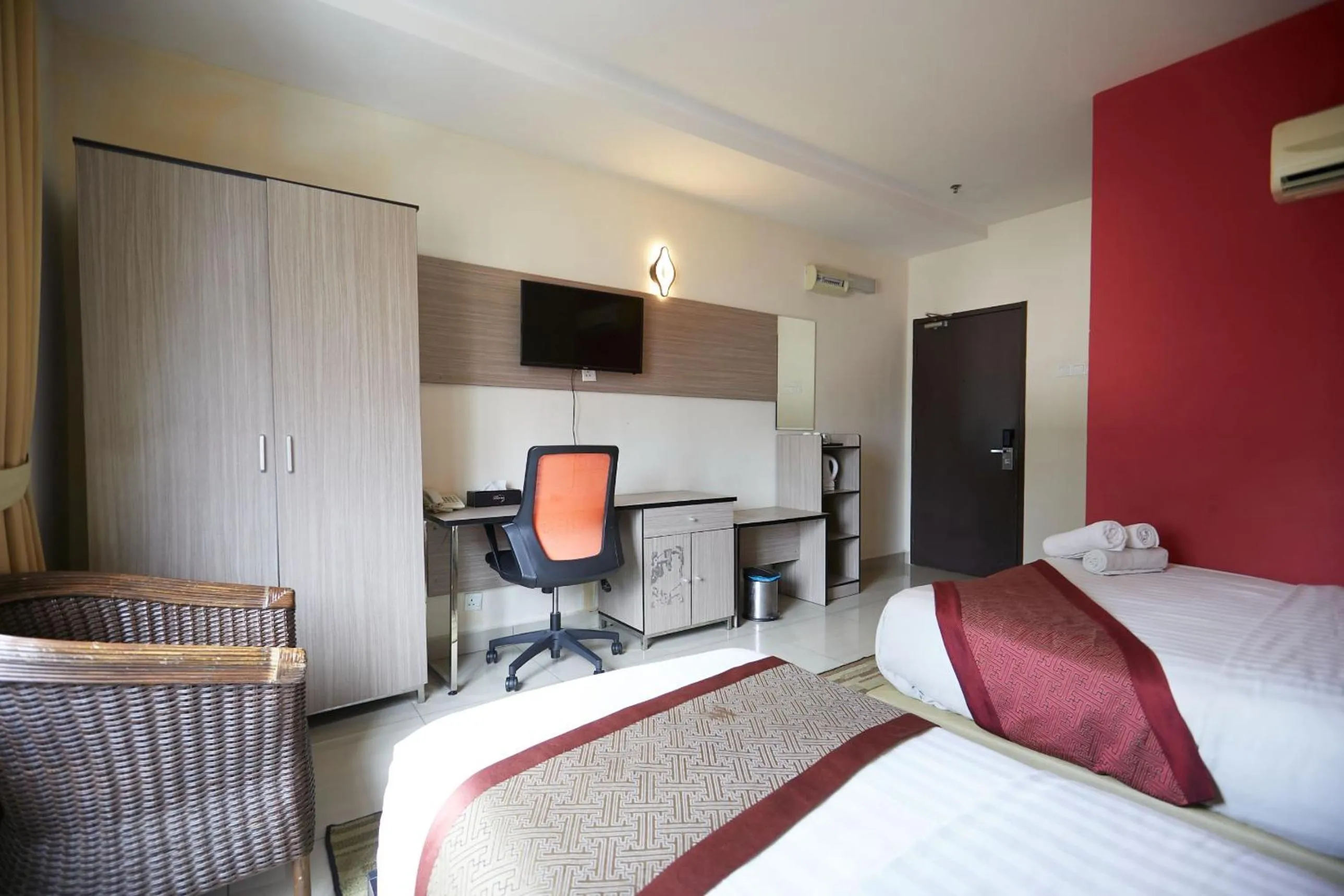 Photo of the whole room in Dolphin Hotel, Chow Kit Kuala Lumpur