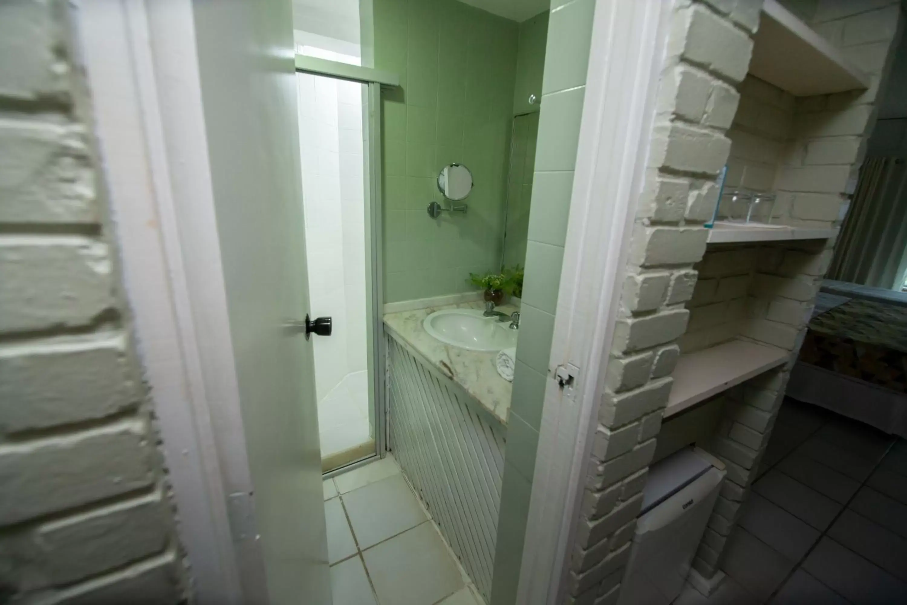 Shower, Bathroom in Portogalo Suite Hotel