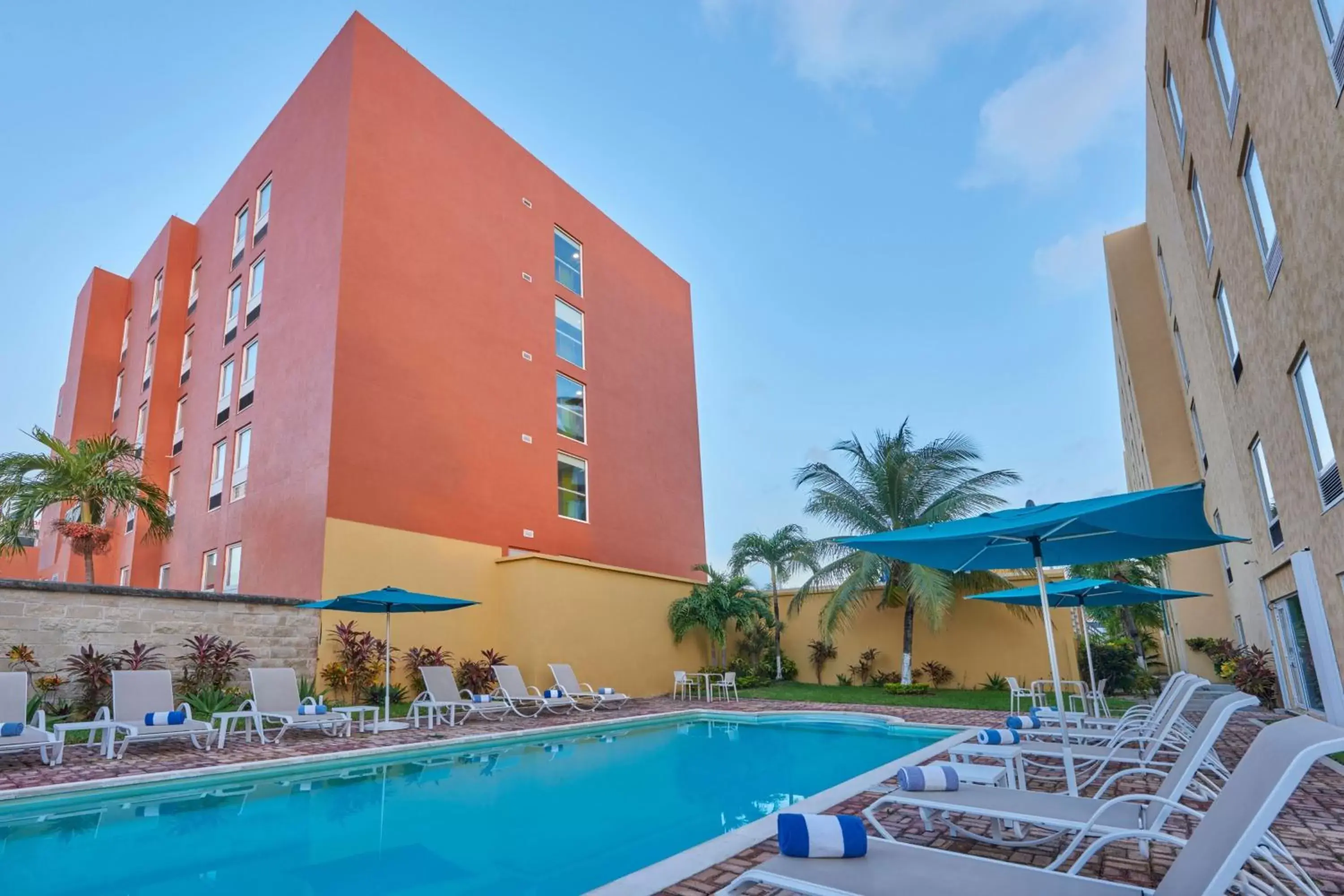 Swimming pool, Property Building in City Express Junior by Marriott Cancun