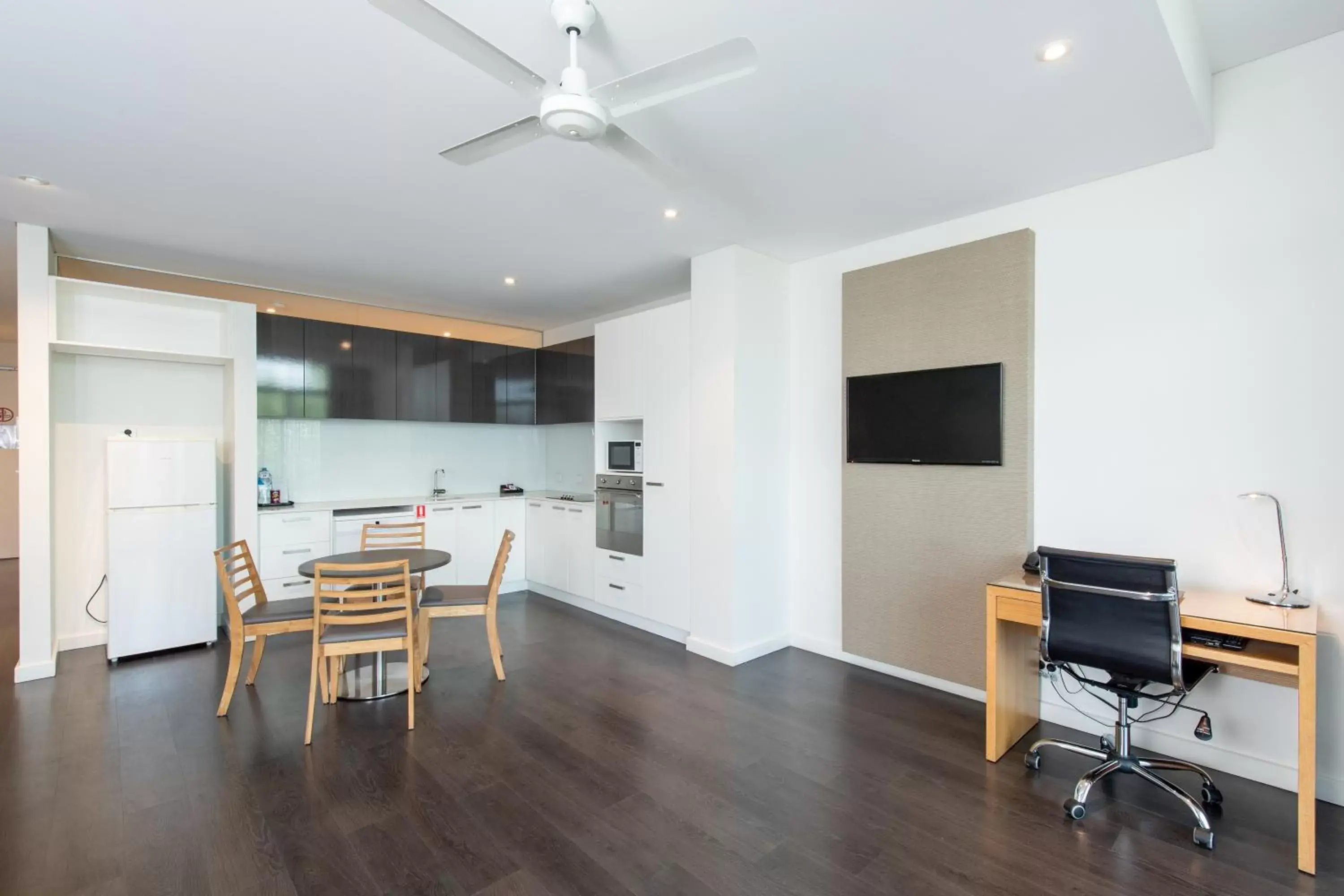 Living room, Dining Area in Mawson Lakes Hotel