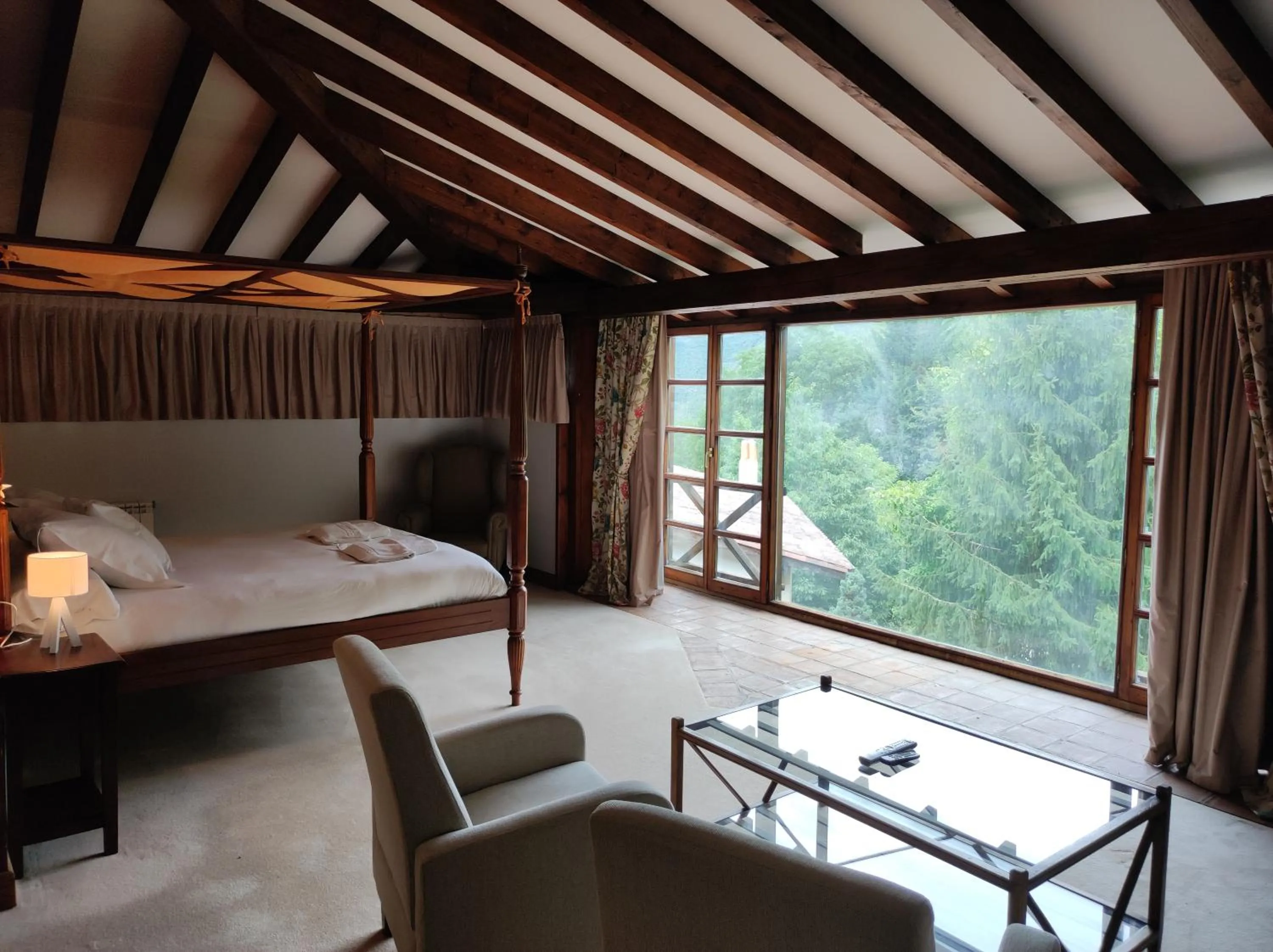 Bedroom, Bed in Viviendas Rurales El Covaju