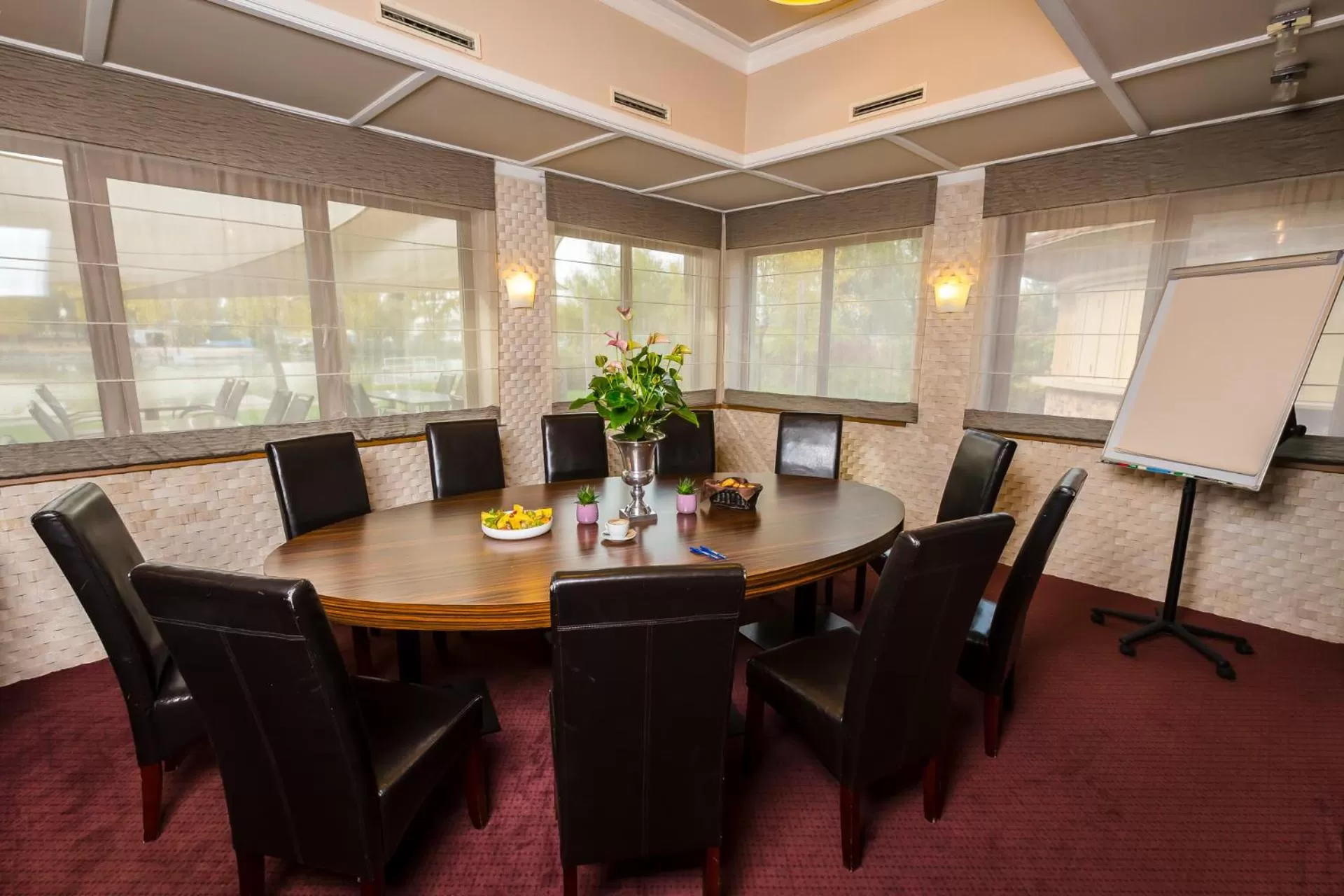 Restaurant/places to eat in Duna Garden Hotel