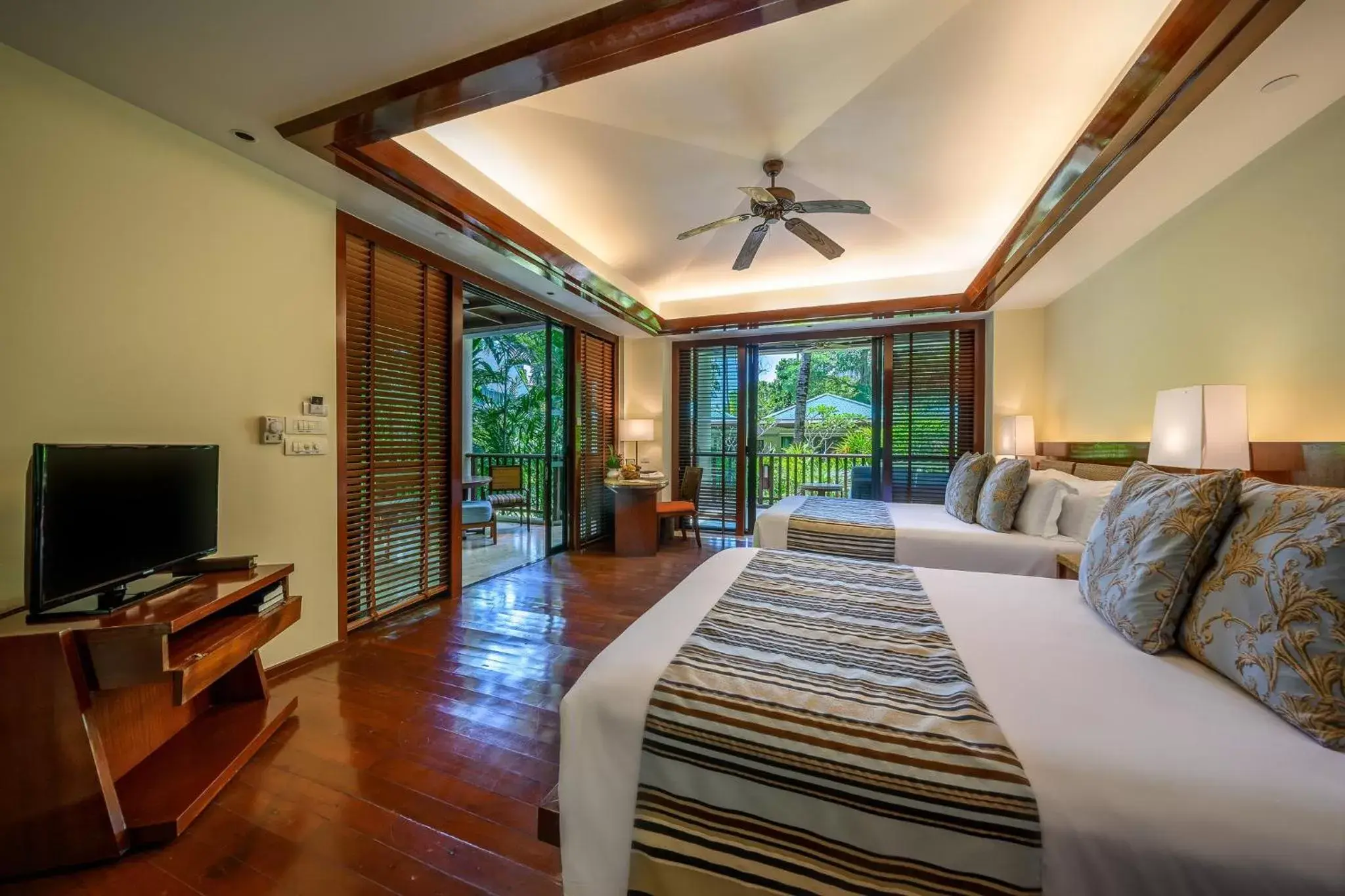 Photo of the whole room, Seating Area in Centara Grand Beach Resort & Villas Krabi