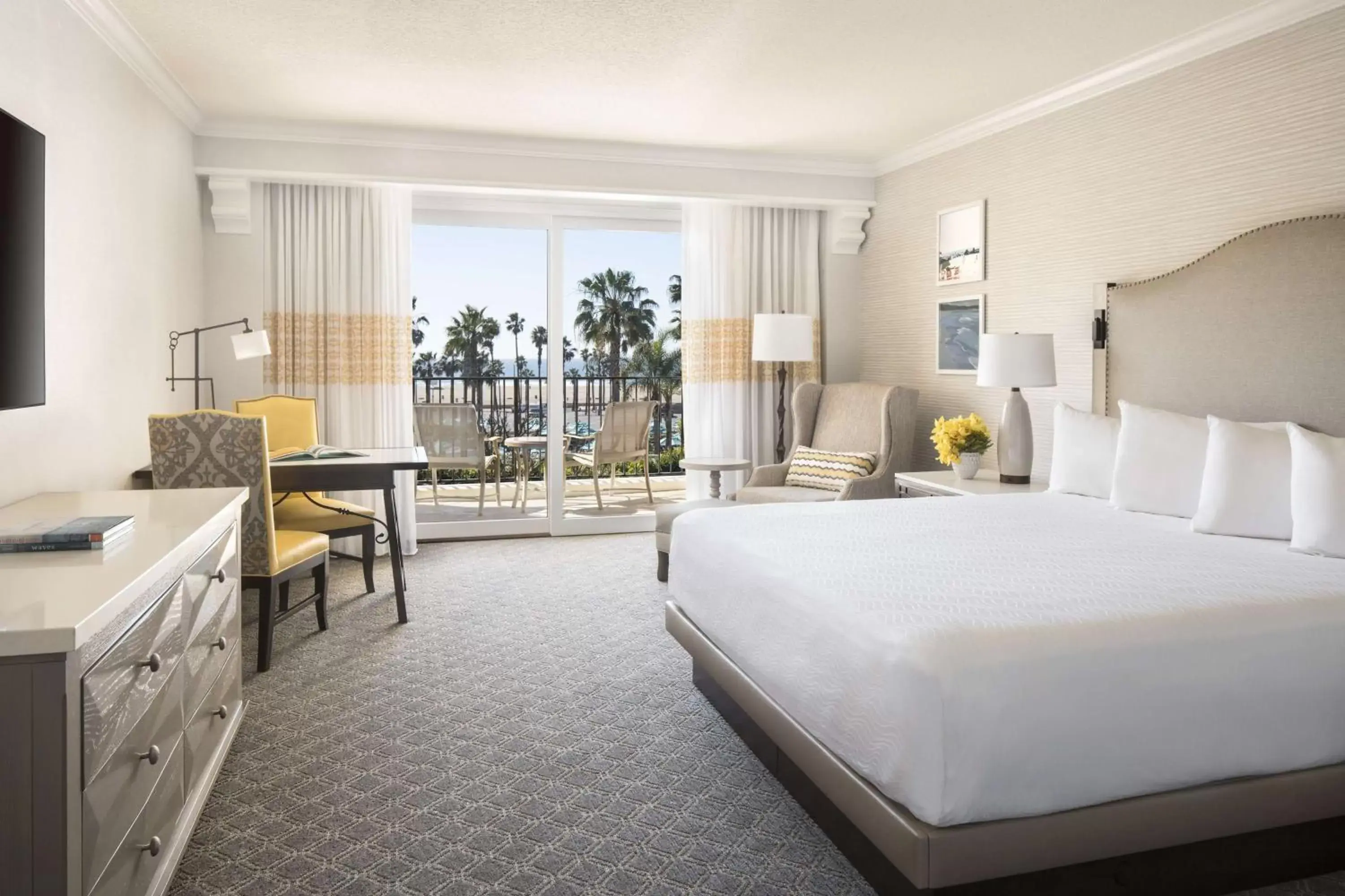 Bedroom in Hyatt Regency Huntington Beach Resort and Spa