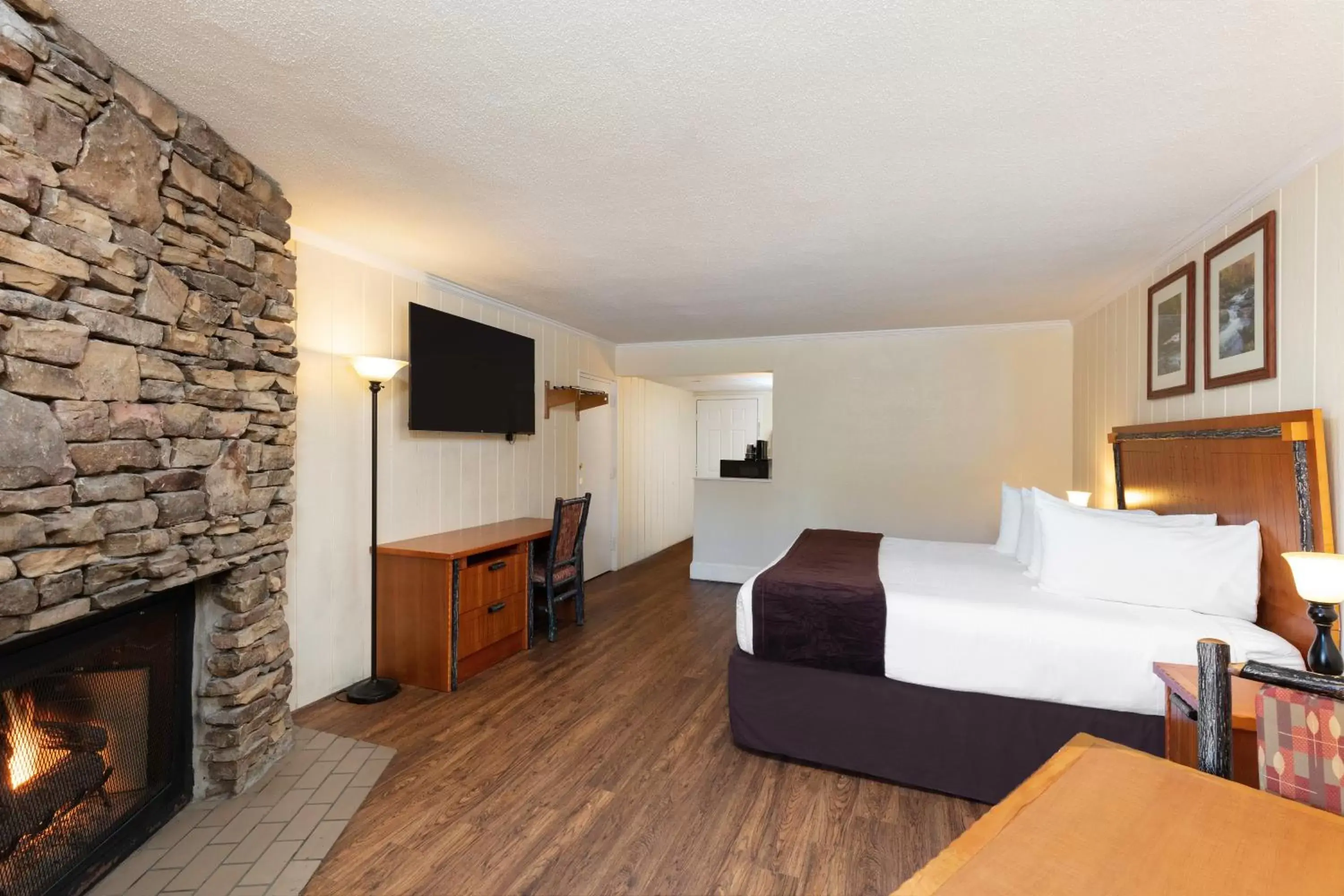 Bed in River Terrace Resort & Convention Center Bed in River Terrace Resort & Convention Center