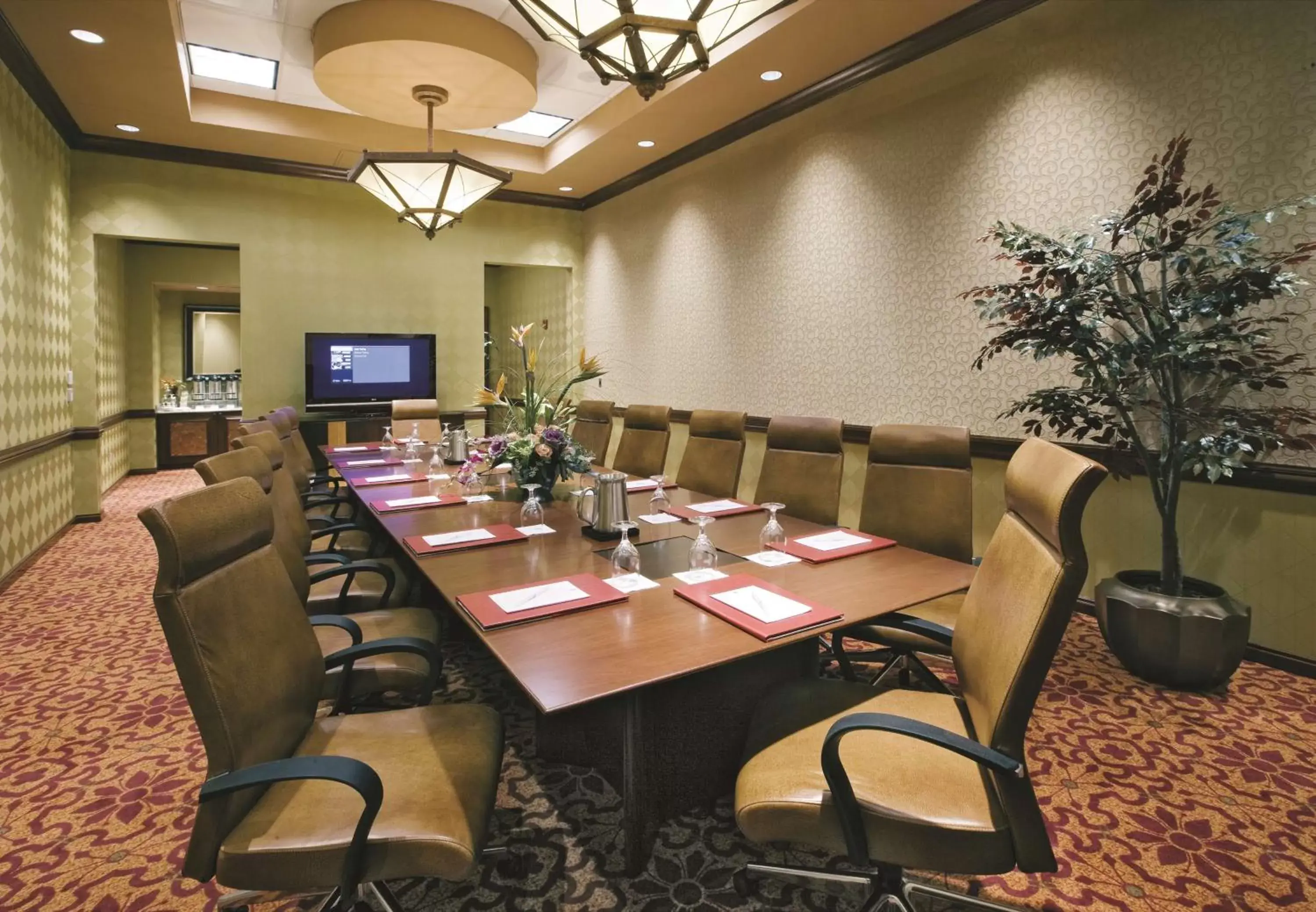 Meeting/conference room in Embassy Suites by Hilton Norman Hotel & Conference Center