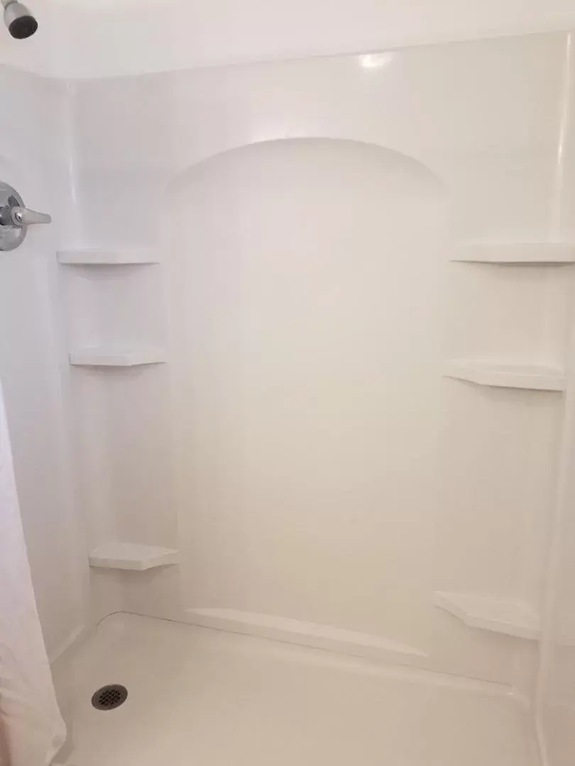 Bathroom in Raine Motel