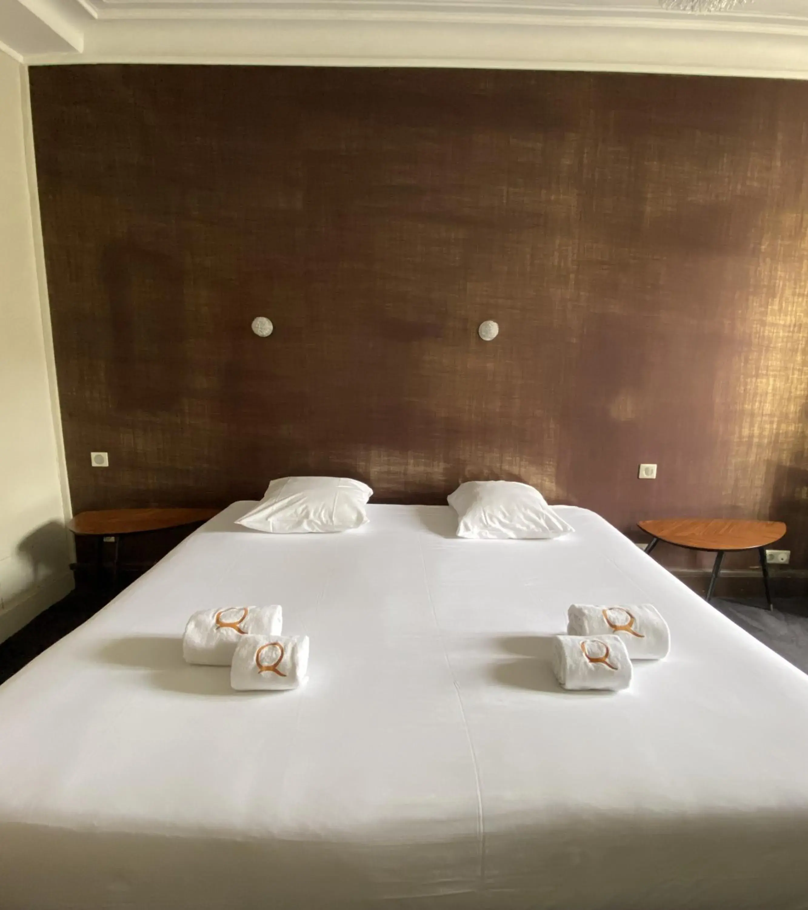 Bed in Hôtel Le Roncevaux