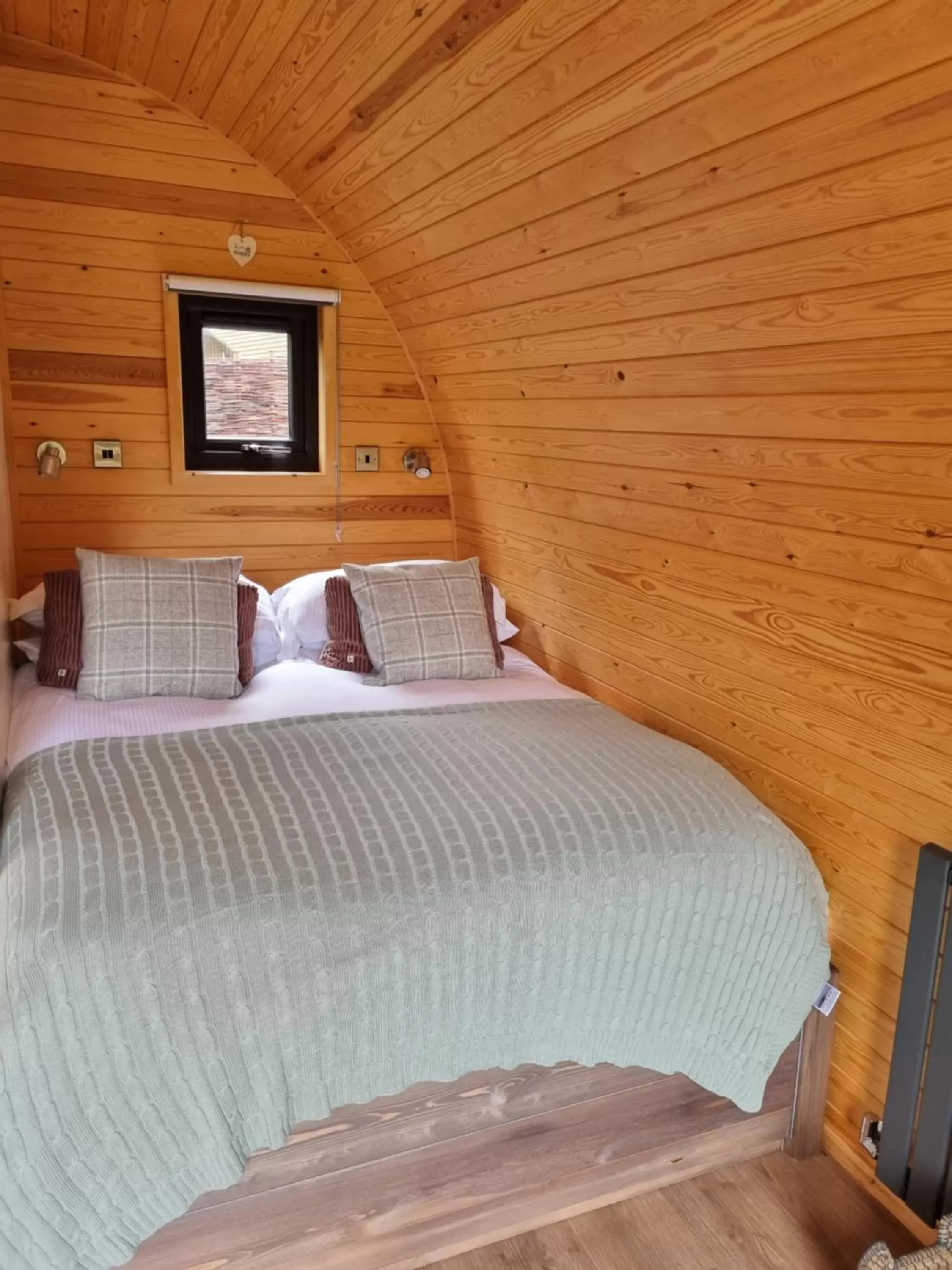 Bed in Pear Tree Inn Whitley