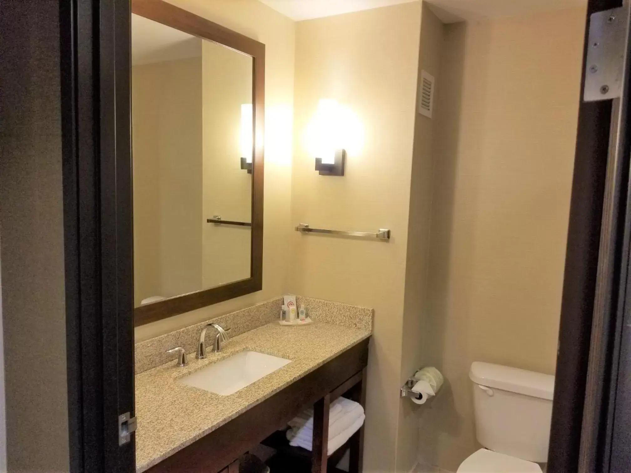 Bathroom in Comfort Suites Bloomsburg