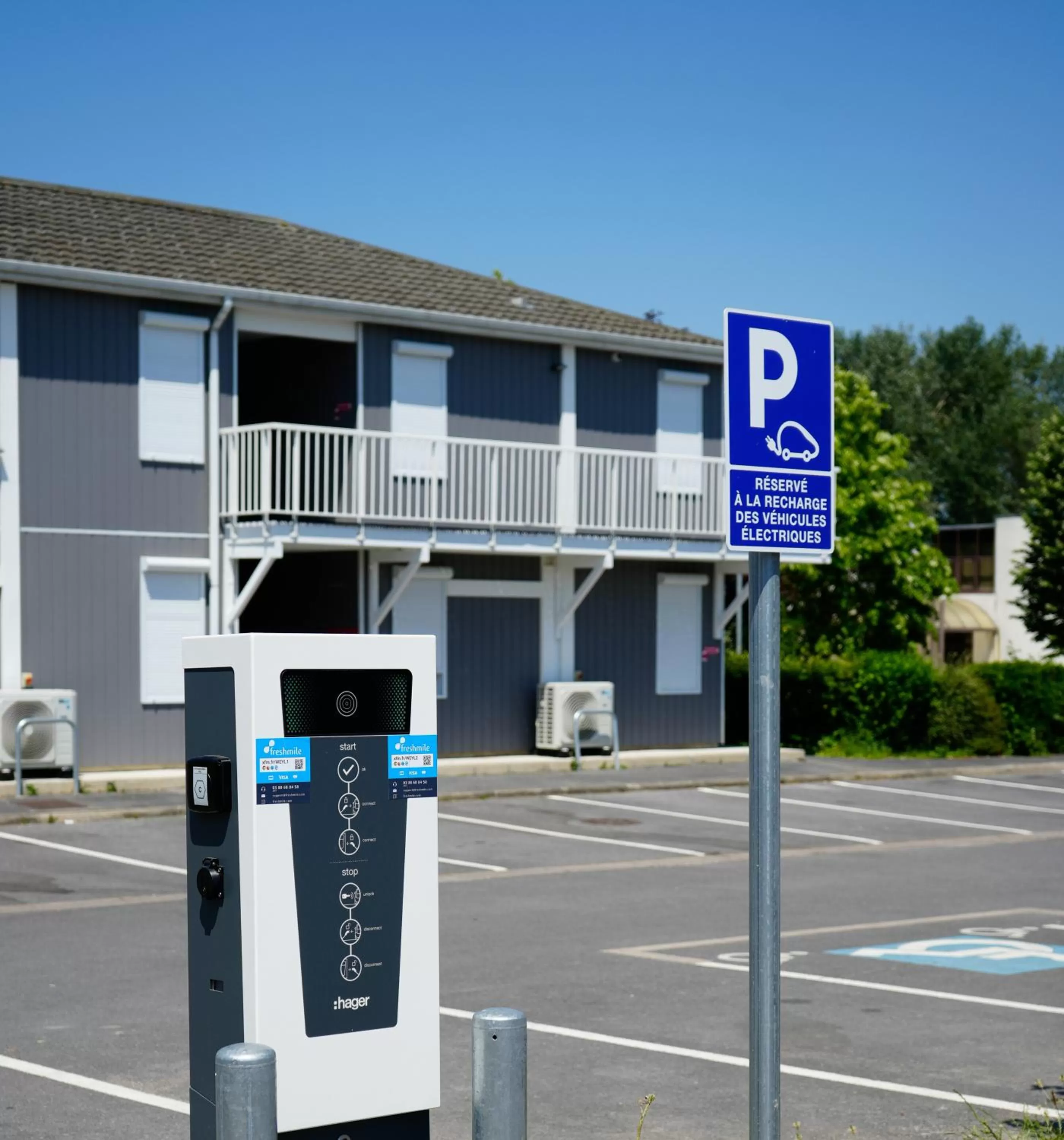 Property building in Brit Hotel Essentiel REIMS Taissy