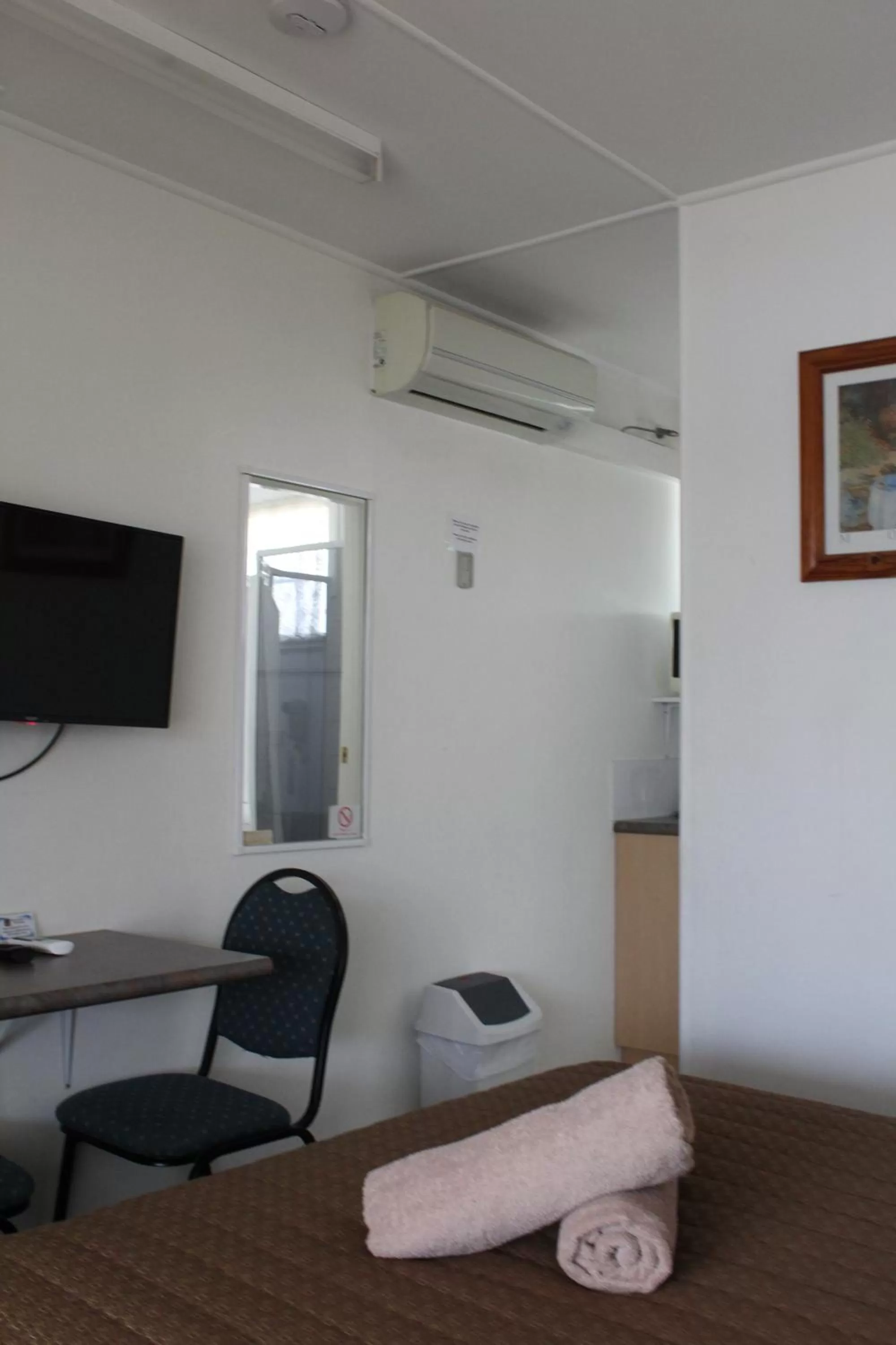 Bedroom in Tally Ho Motor Inn