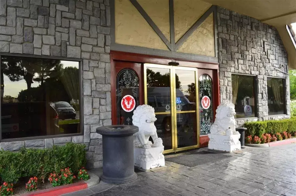 Facade/entrance in Folk Inn Ontario Airport