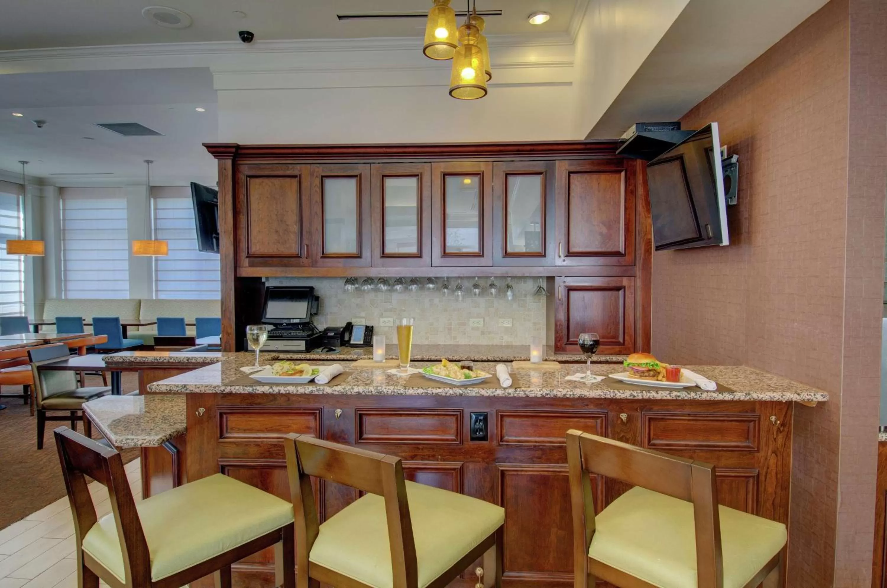 Lounge or bar in Hilton Garden Inn Norwalk