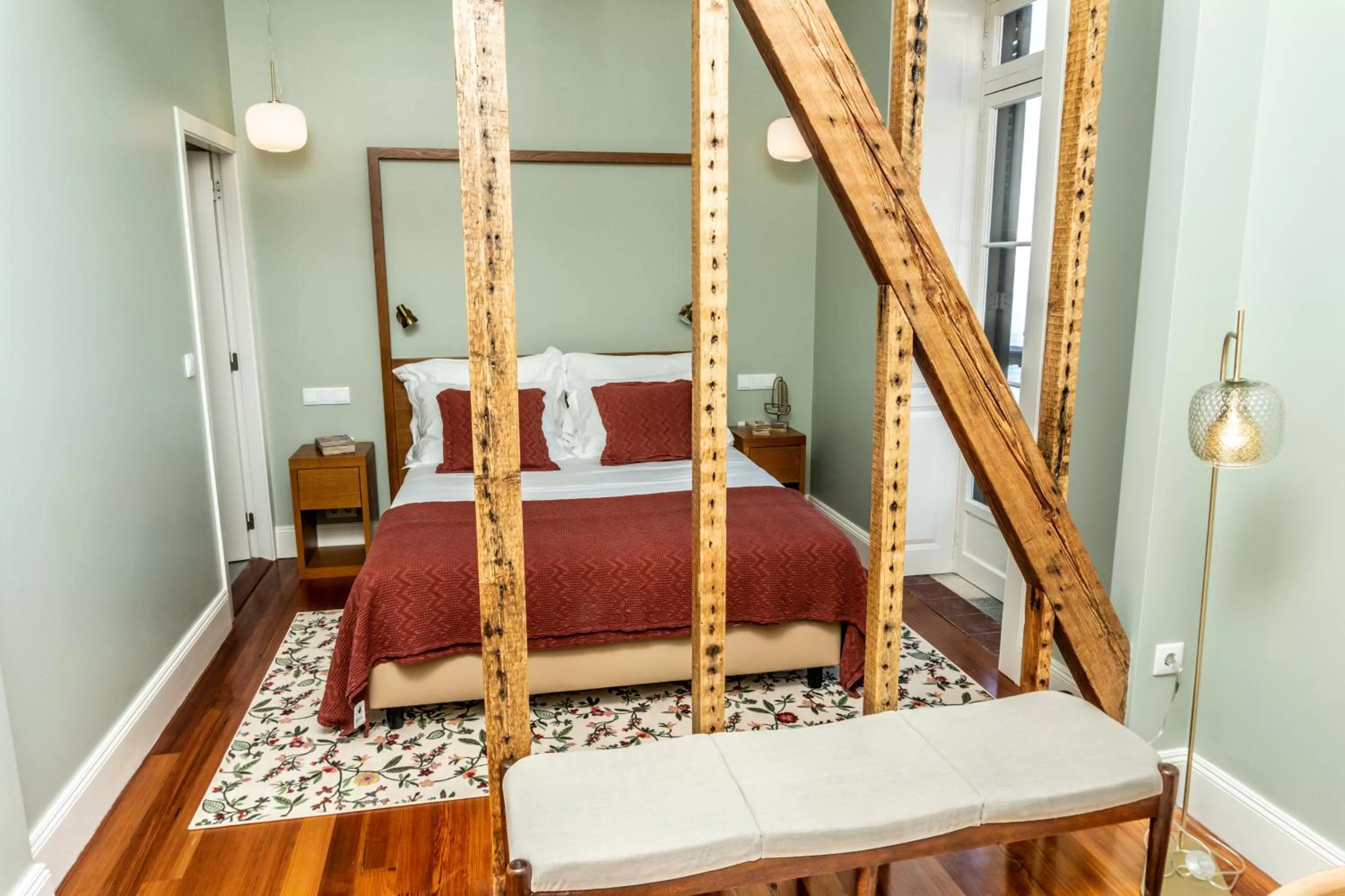 Photo of the whole room, Bed in 1905 Zino's Palace