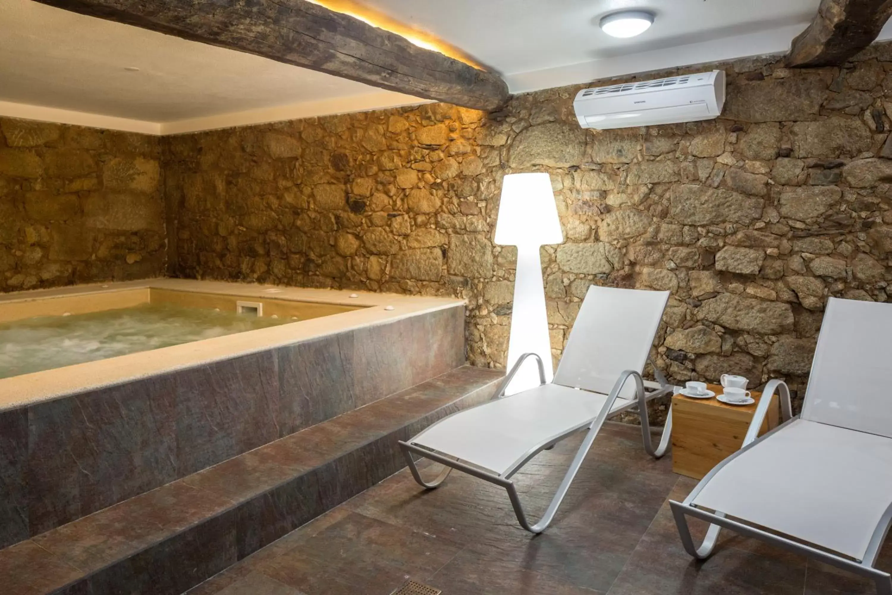 Hot Tub, Swimming Pool in Cerca Design House