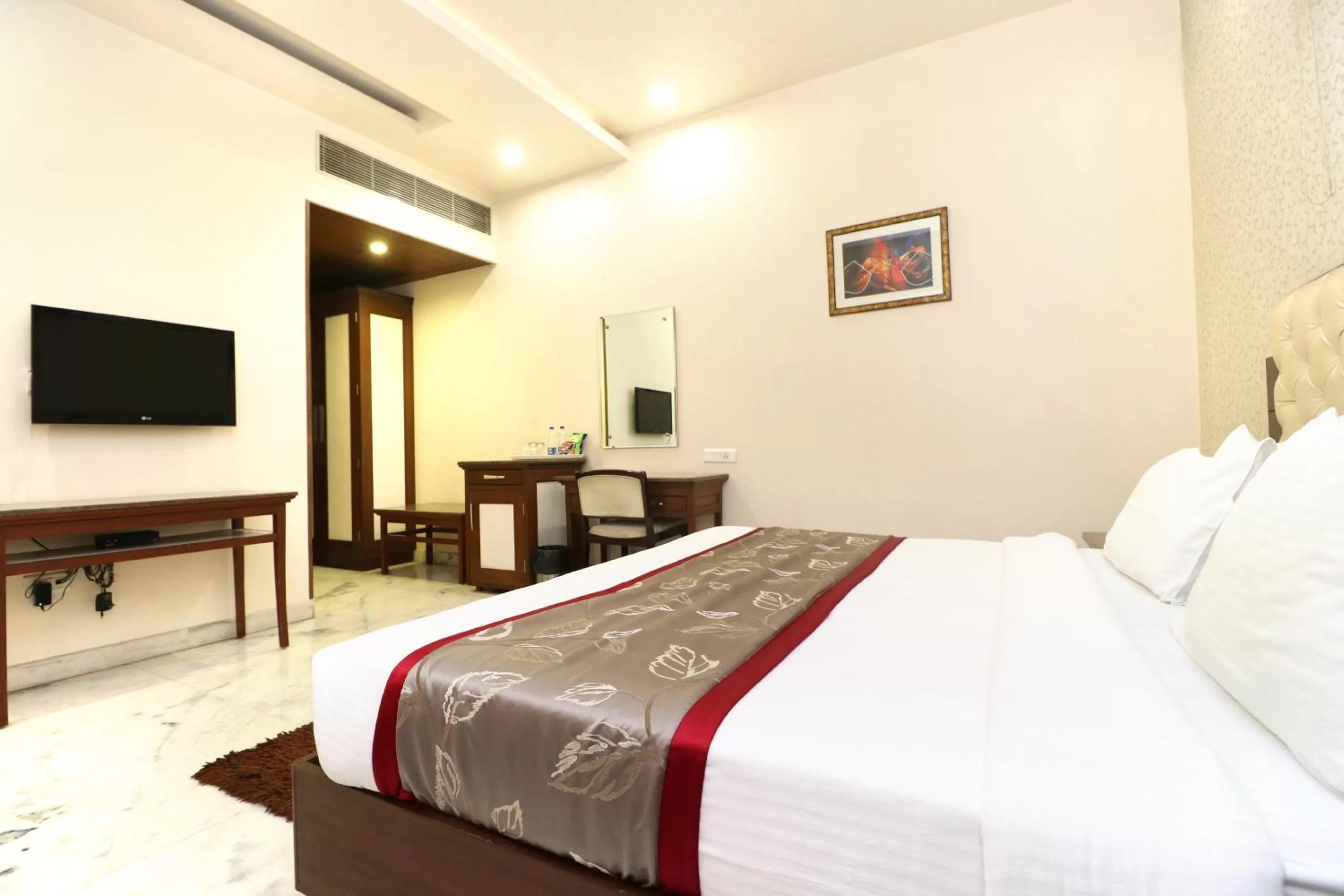 Bed in Hotel Leela Grande