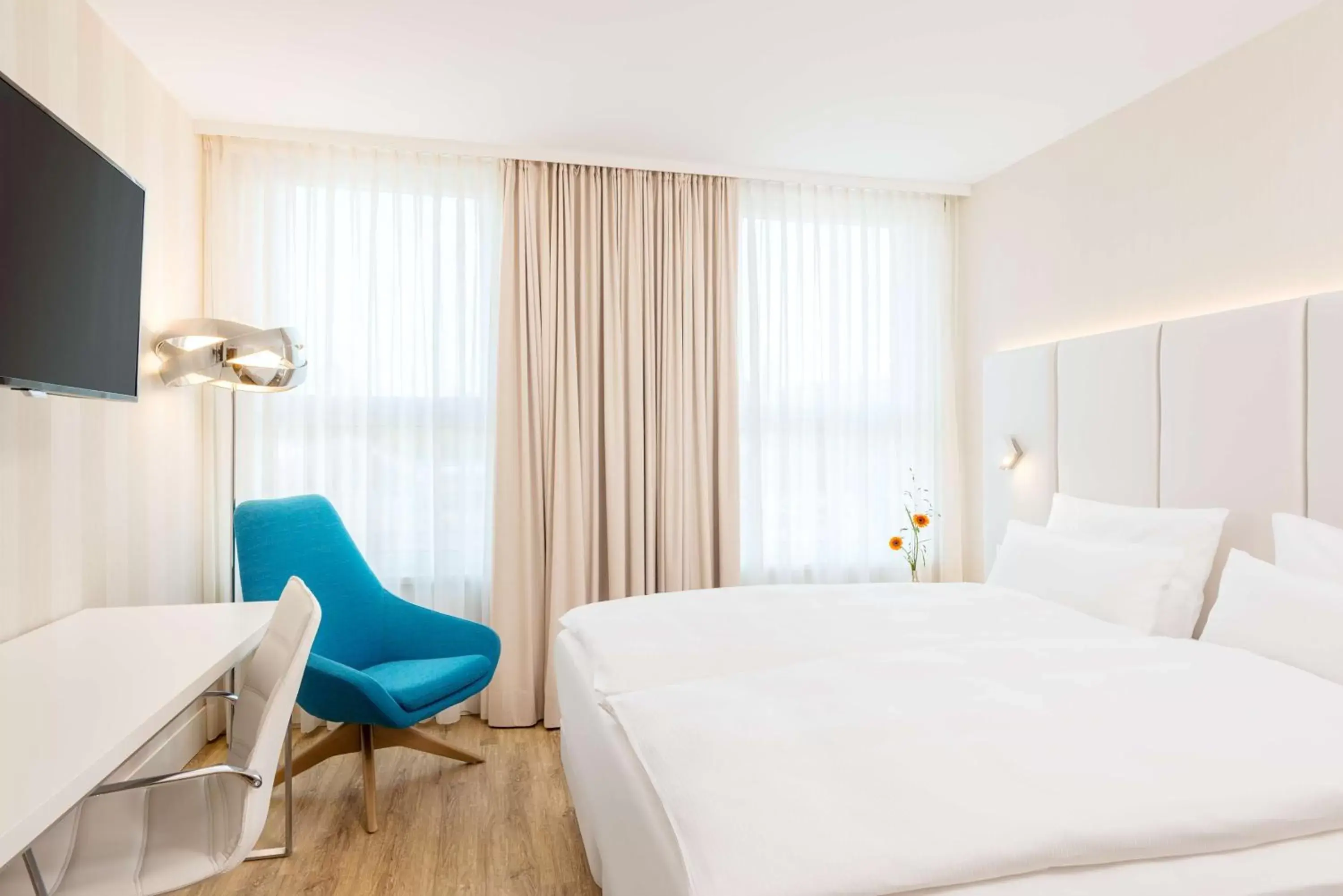 Photo of the whole room, Bed in NH Essen Photo of the whole room, Bed in NH Essen