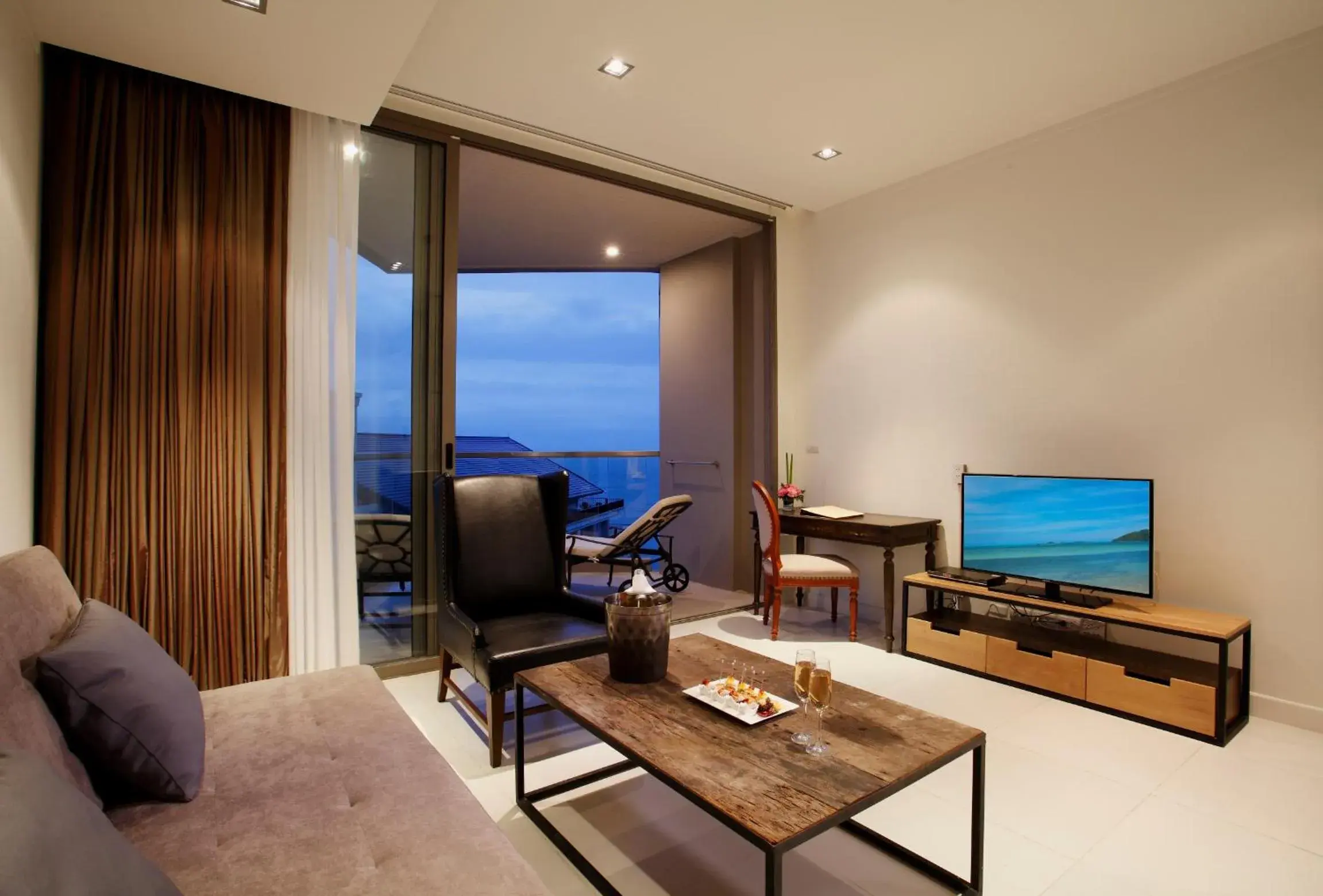 Living room, Seating Area in Pattaya Modus Beachfront Resort