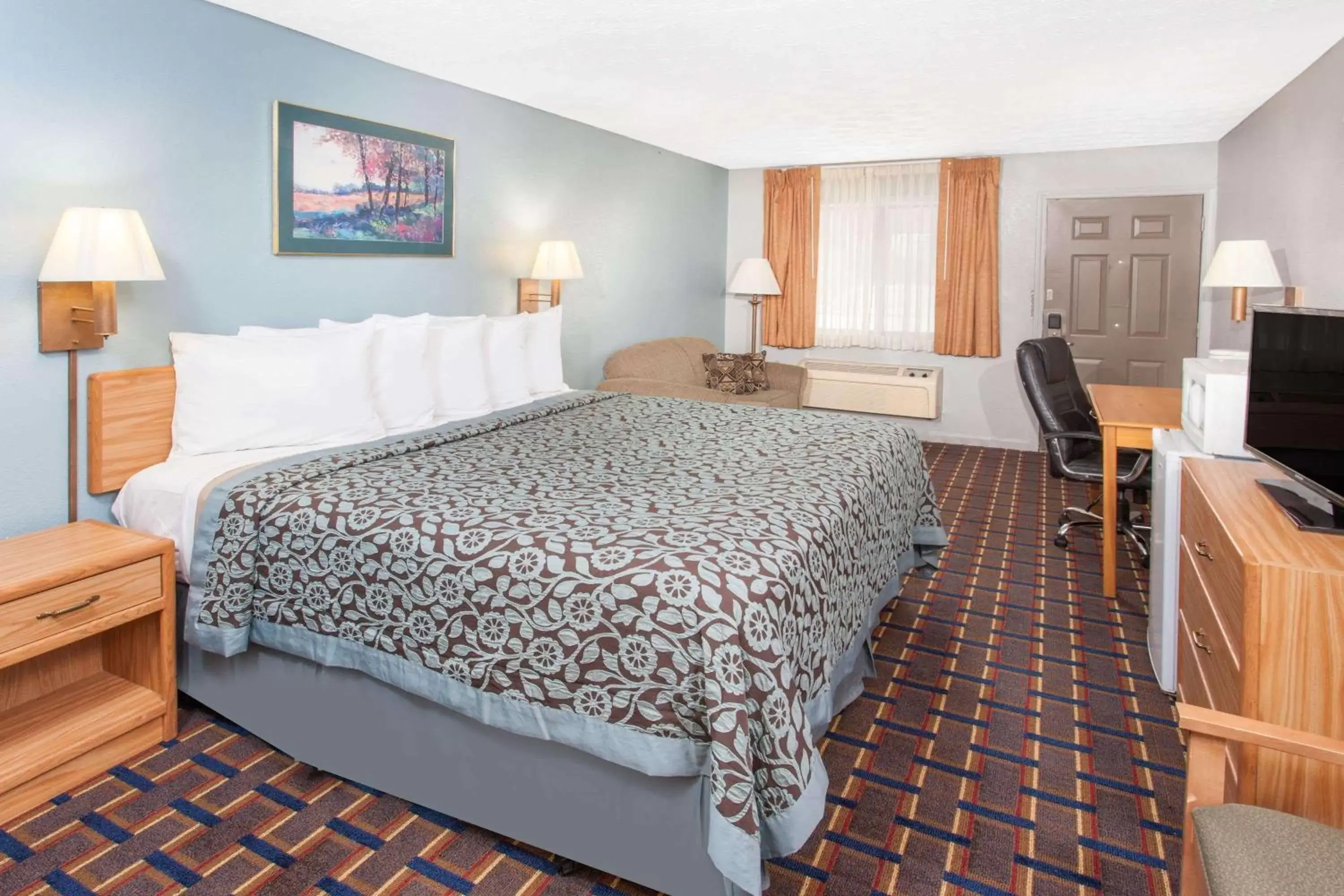 Photo of the whole room, Bed in Days Inn by Wyndham Farmer City