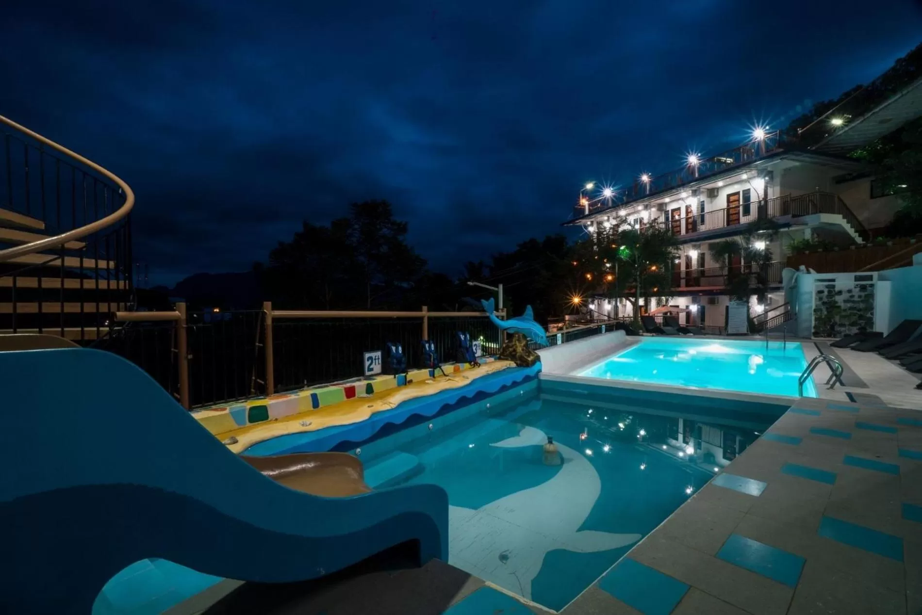 Swimming pool in Skylodge Resort