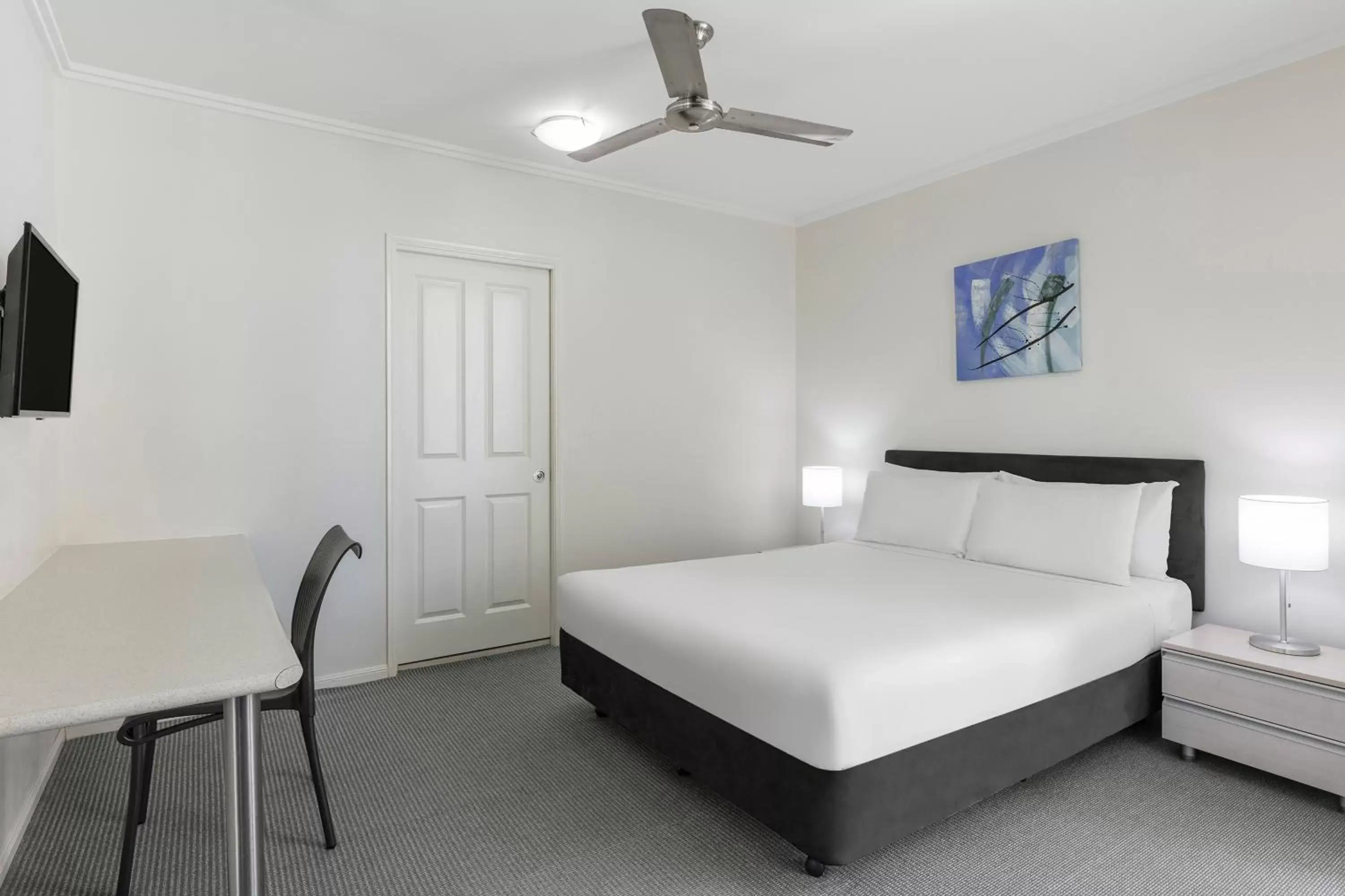 Bedroom, Bed in Park Regis City Quays