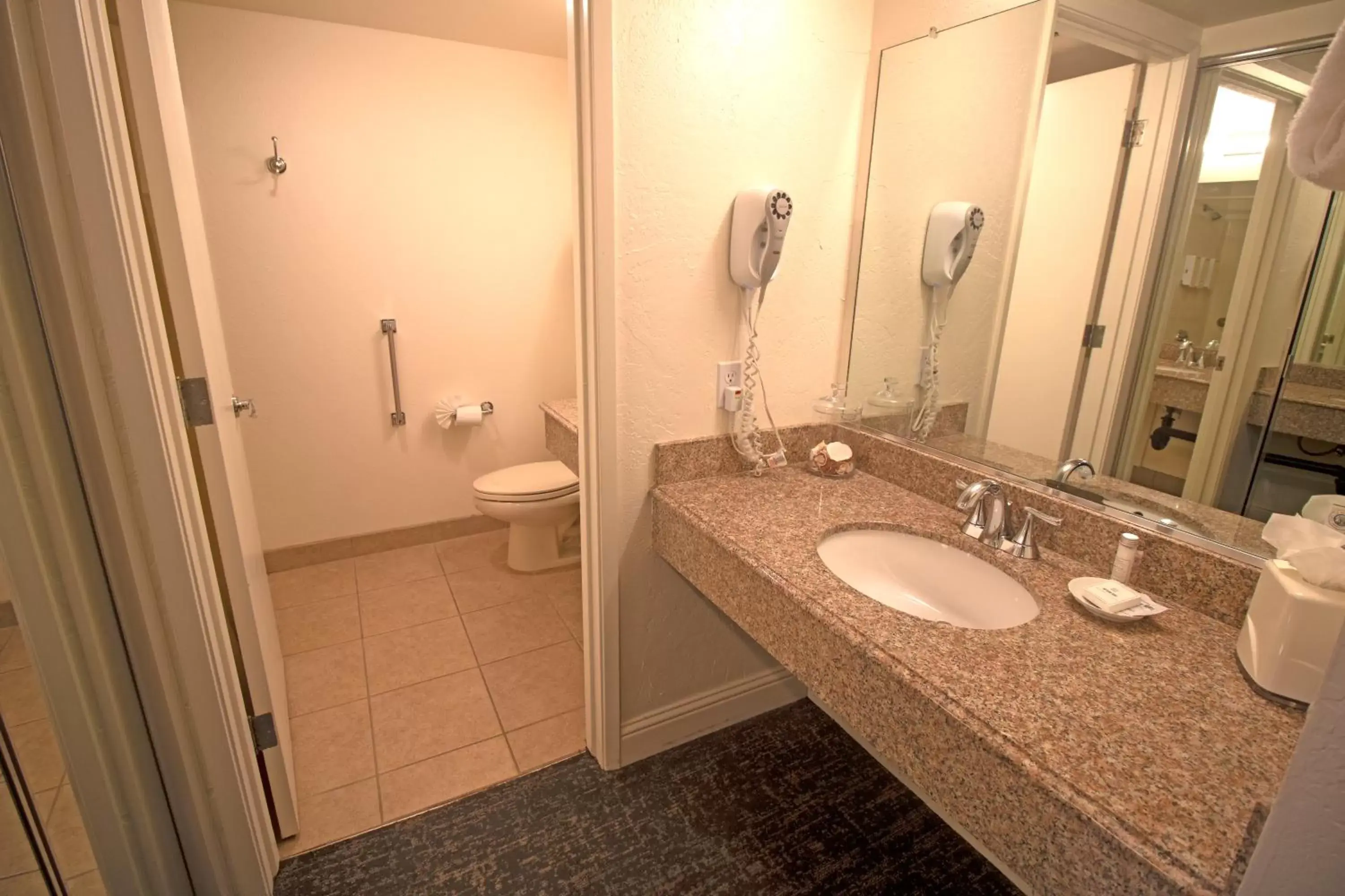 Bathroom in La Serena Inn