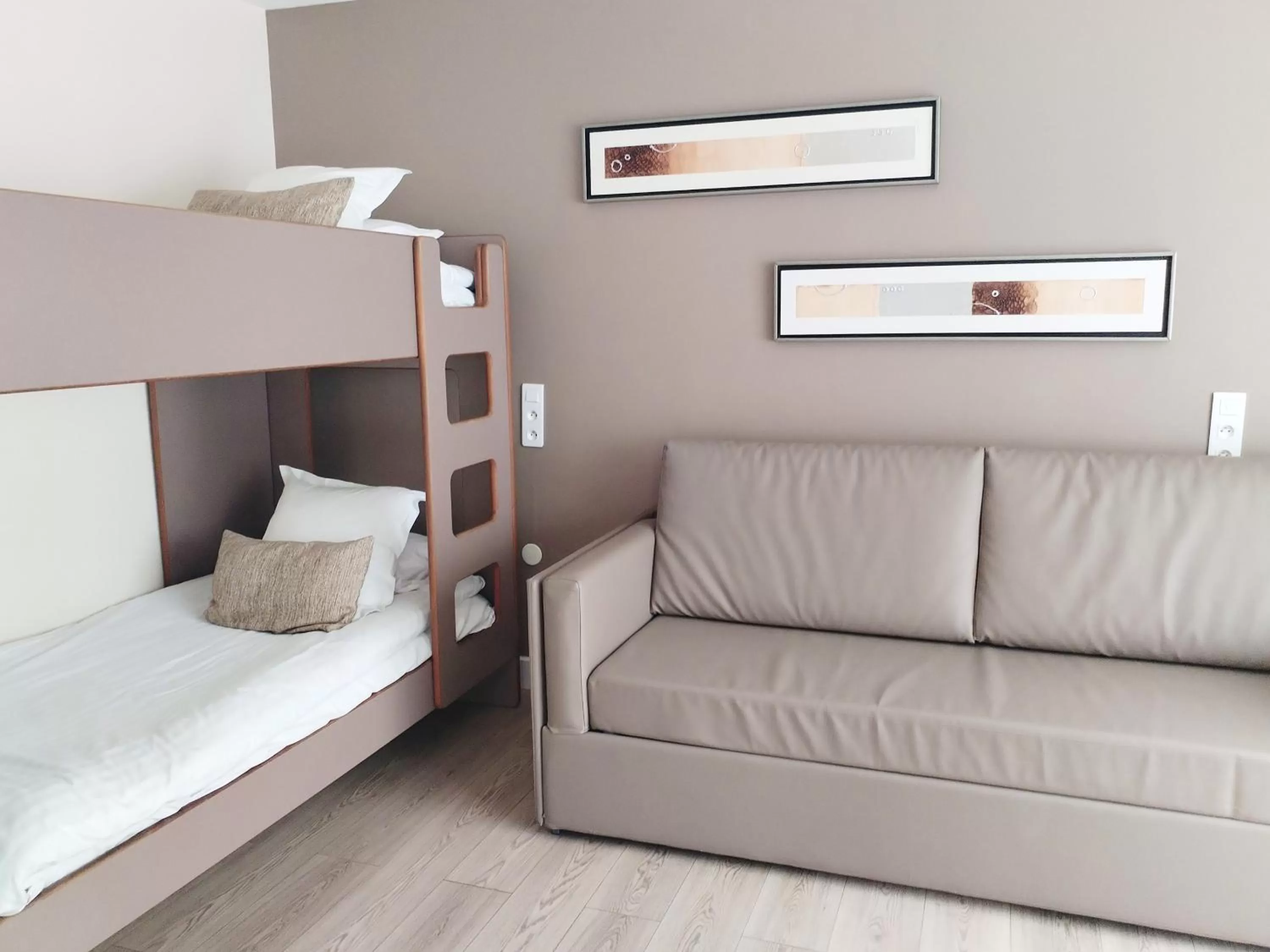 Seating area, Bed in Best Western Plus Hôtel la Rade