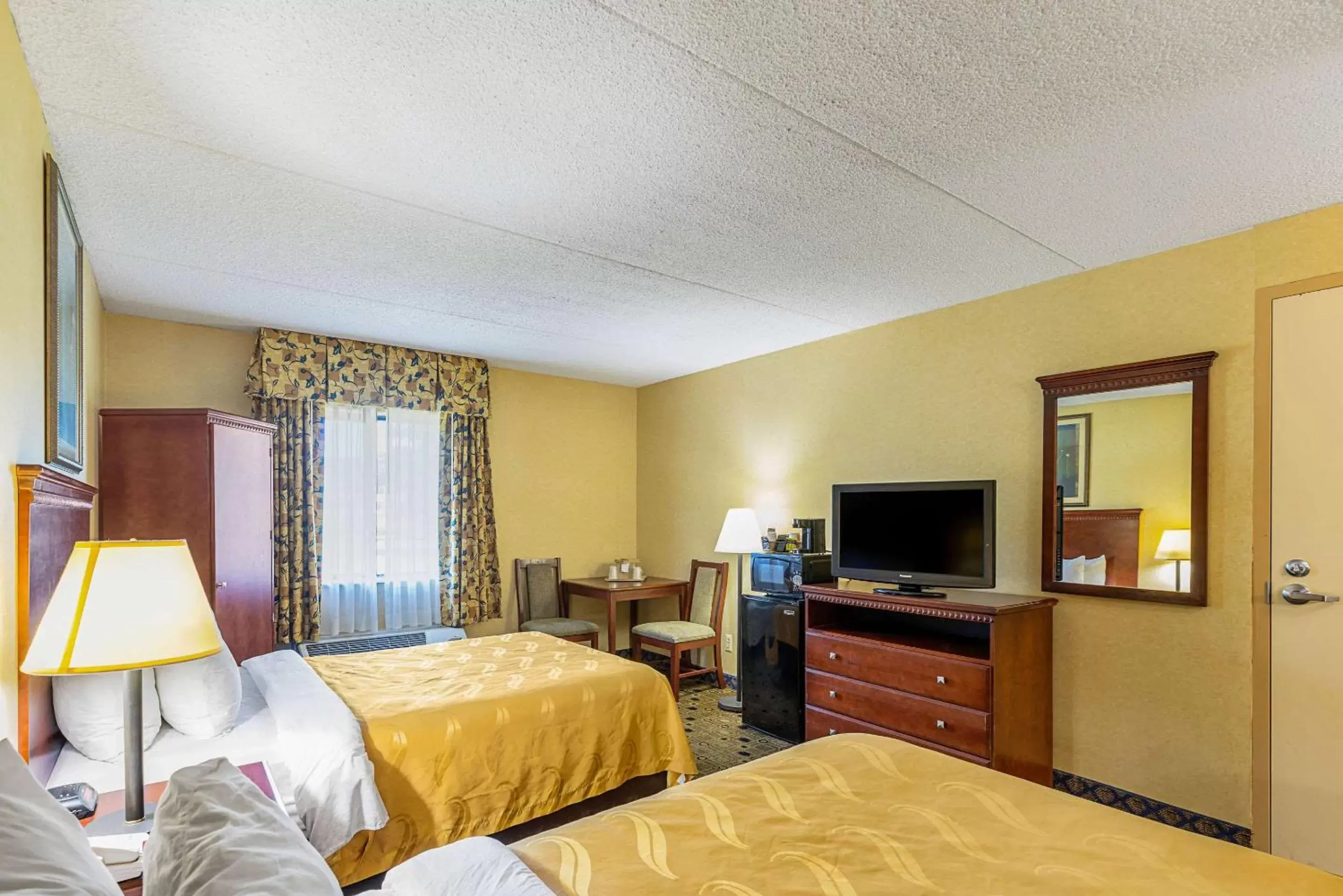 Photo of the whole room, Bed in Quality Inn & Suites Coldwater near I-69