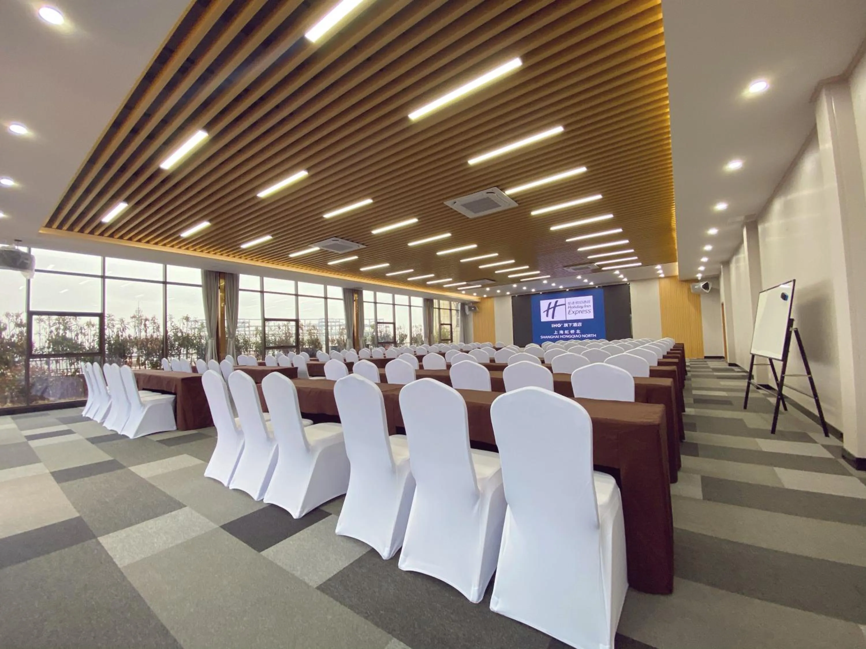 Meeting/conference room in Holiday Inn Express Shanghai Hongqiao North by IHG
